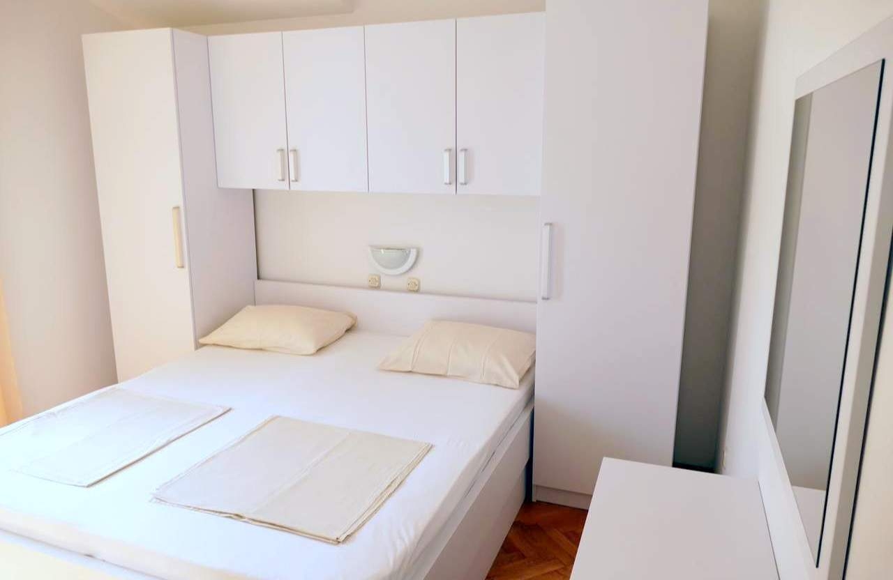 Two bedroom apartment with terrace and sea view Supetarska Draga - Donja, Rab  A-e
