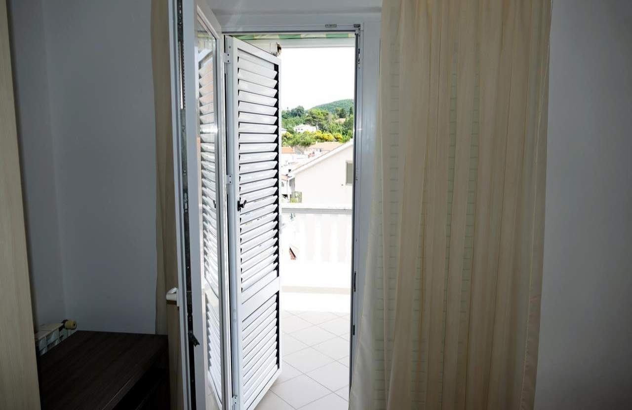 Two bedroom apartment with terrace and sea view Supetarska Draga - Donja, Rab  A-e