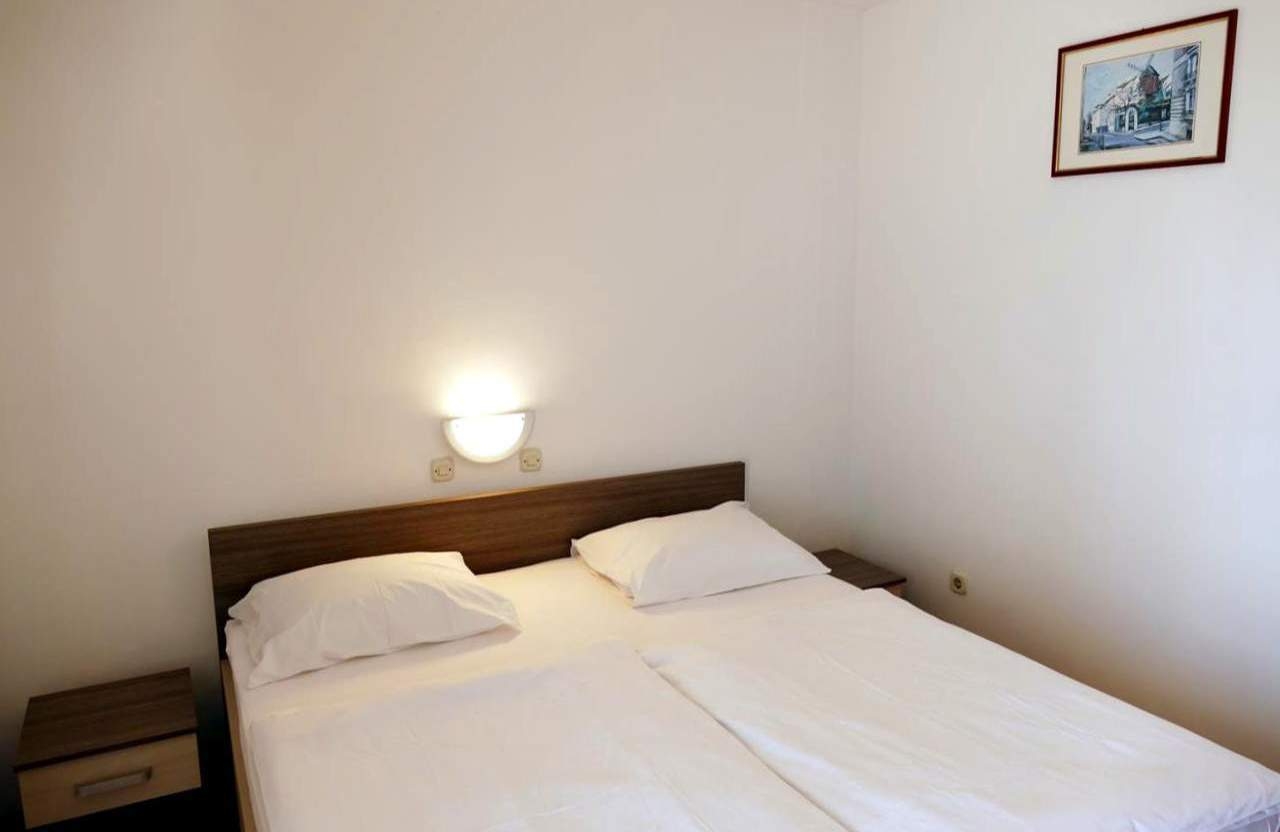Two bedroom apartment with terrace and sea view Supetarska Draga - Donja, Rab  A-e