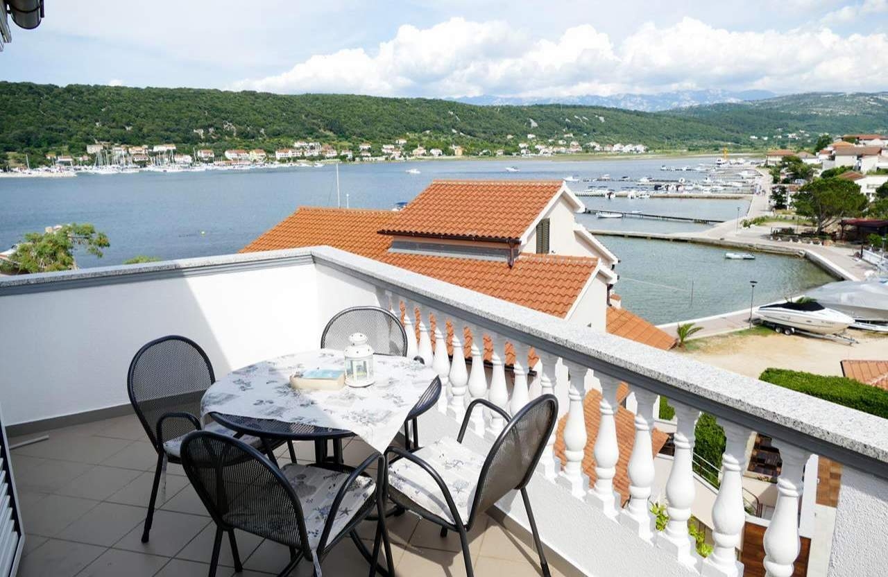 Two bedroom apartment with terrace and sea view Supetarska Draga - Donja (Rab) (A-22365-e)