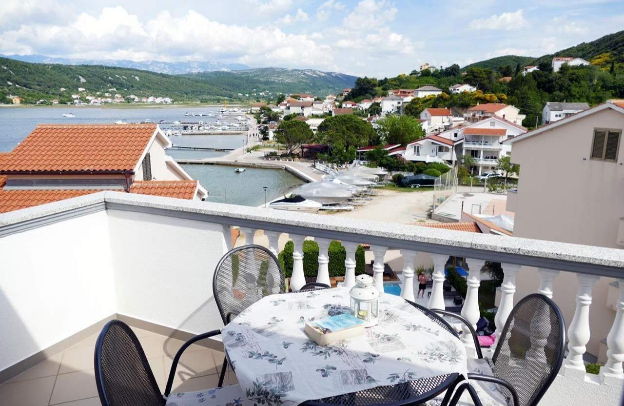 Two bedroom apartment with terrace and sea view Supetarska Draga - Donja, Rab  A-e