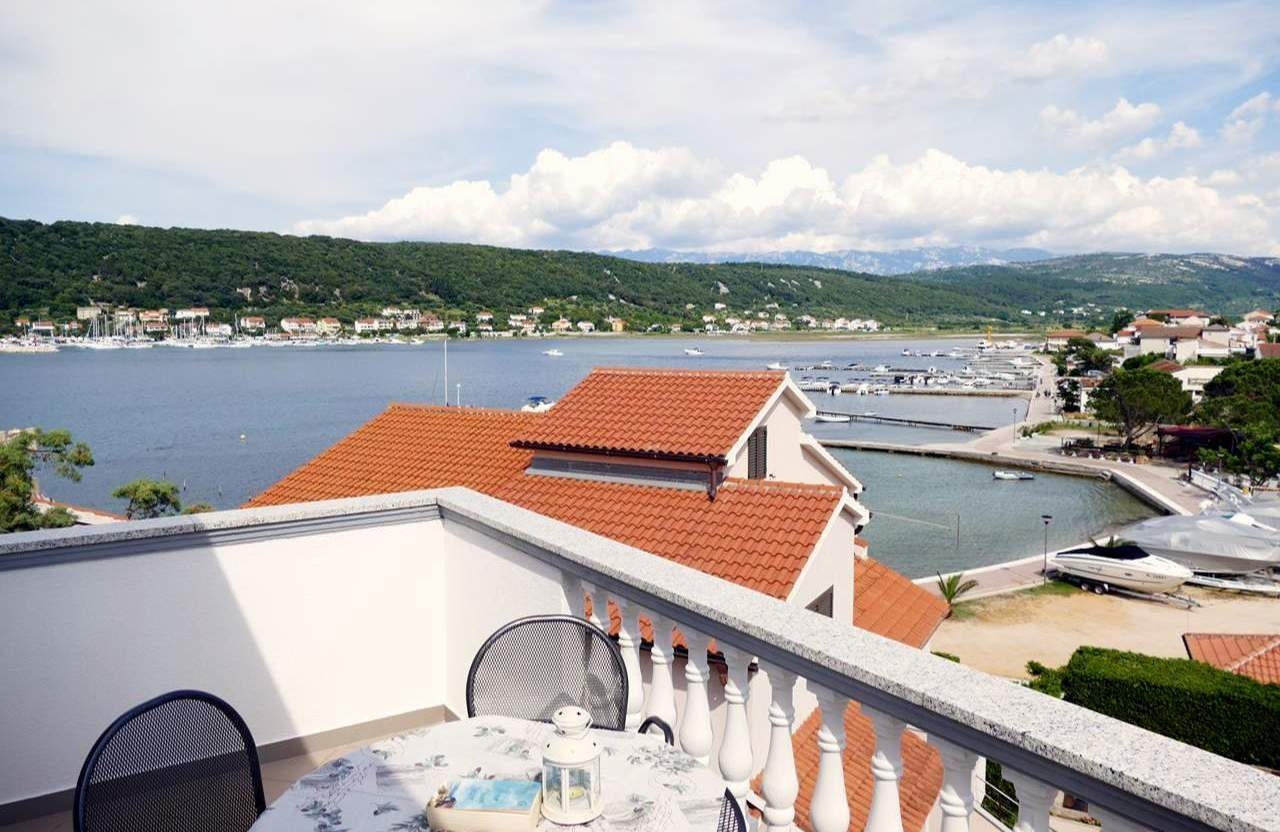 Two bedroom apartment with terrace and sea view Supetarska Draga - Donja, Rab  A-e