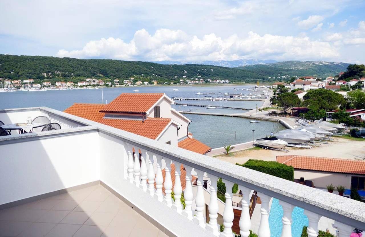 Two bedroom apartment with terrace and sea view Supetarska Draga - Donja, Rab  A-e
