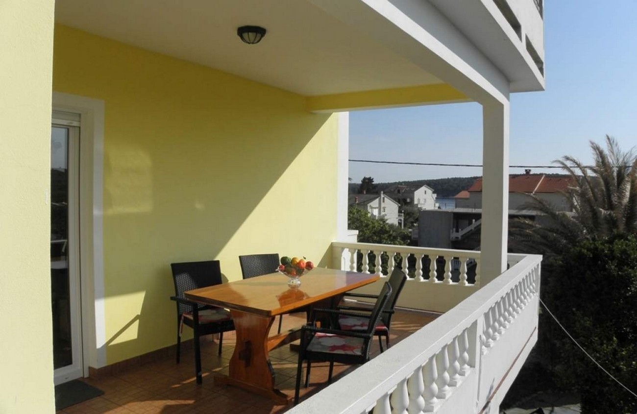 Two bedroom apartment with terrace and sea view Barbat, Rab (A-22366-a)