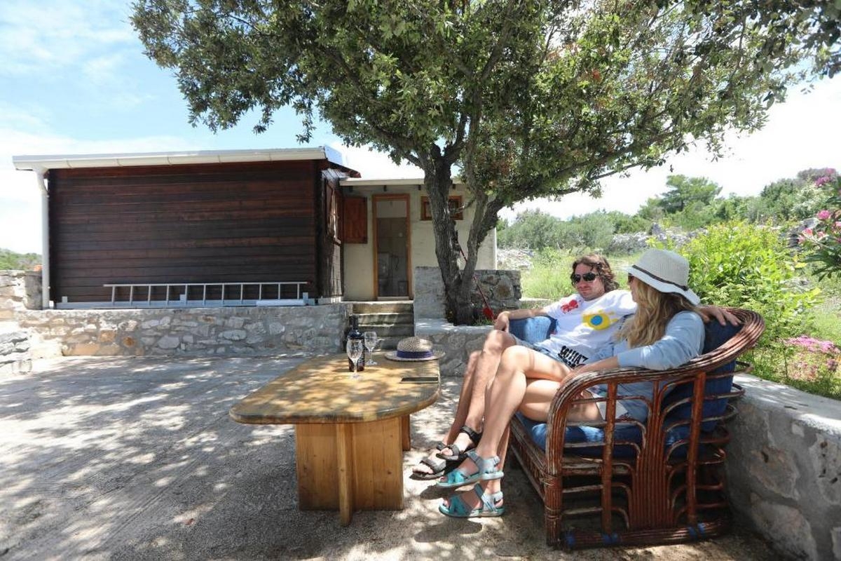 Two bedroom house with terrace and sea view Cove Mikavica, Žirje  K
