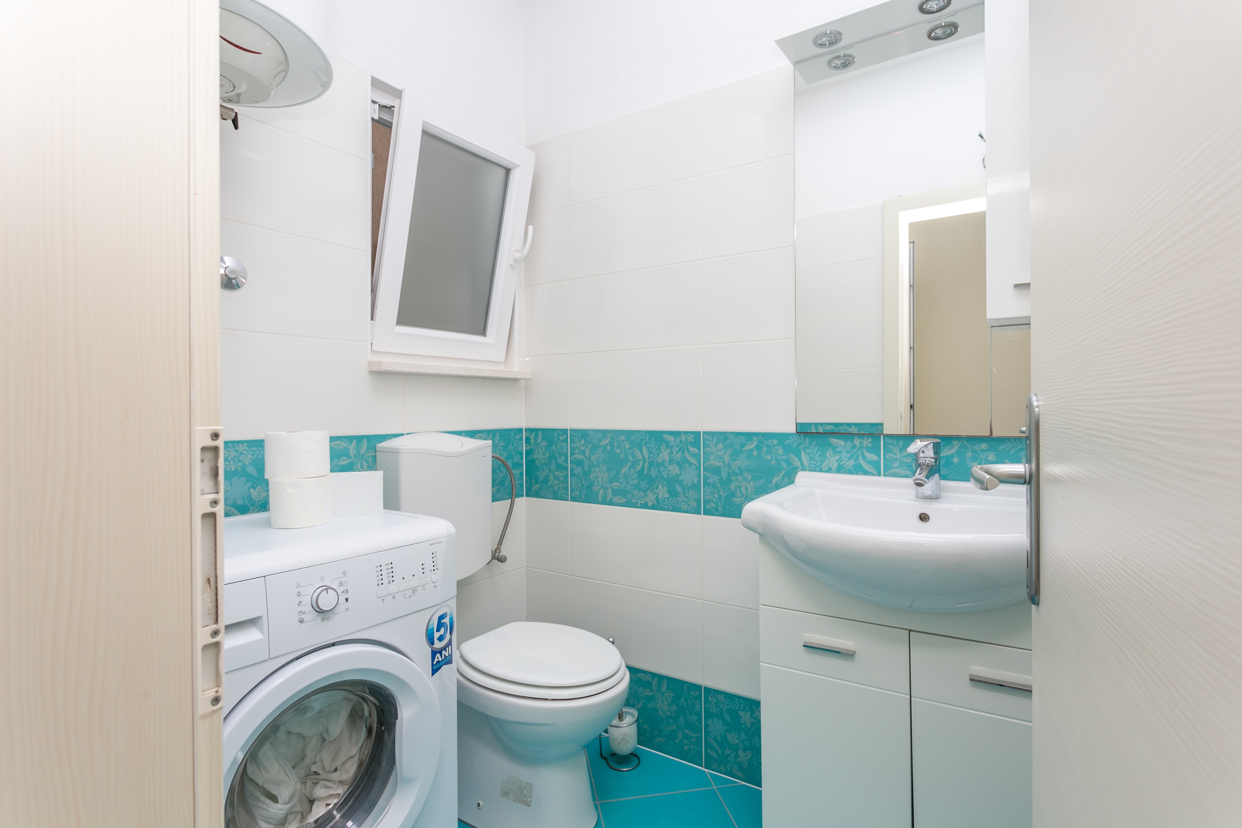 Two bedroom apartment near beach Podstrana, Split  A-a
