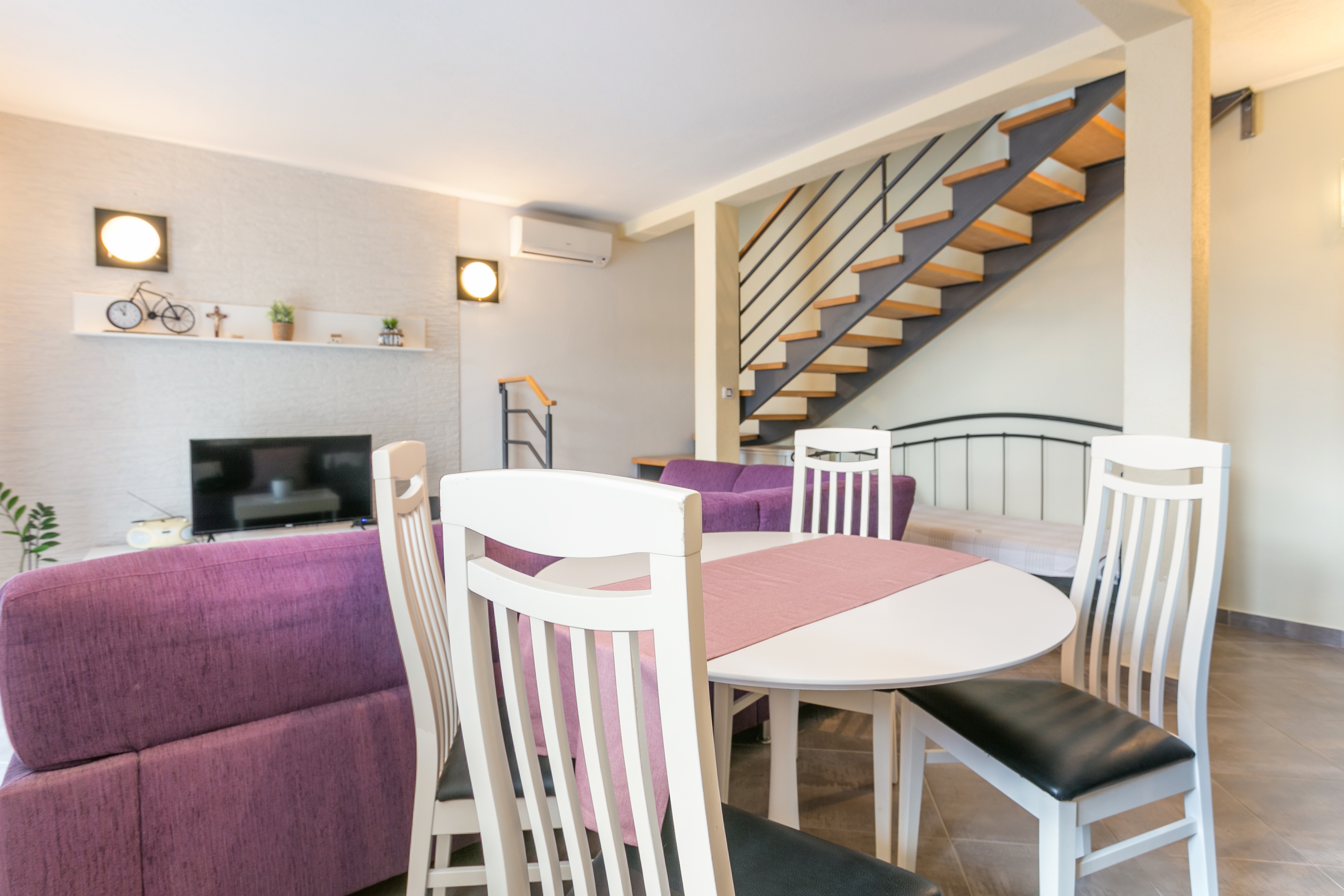 Two bedroom apartment near beach Podstrana, Split  A-a