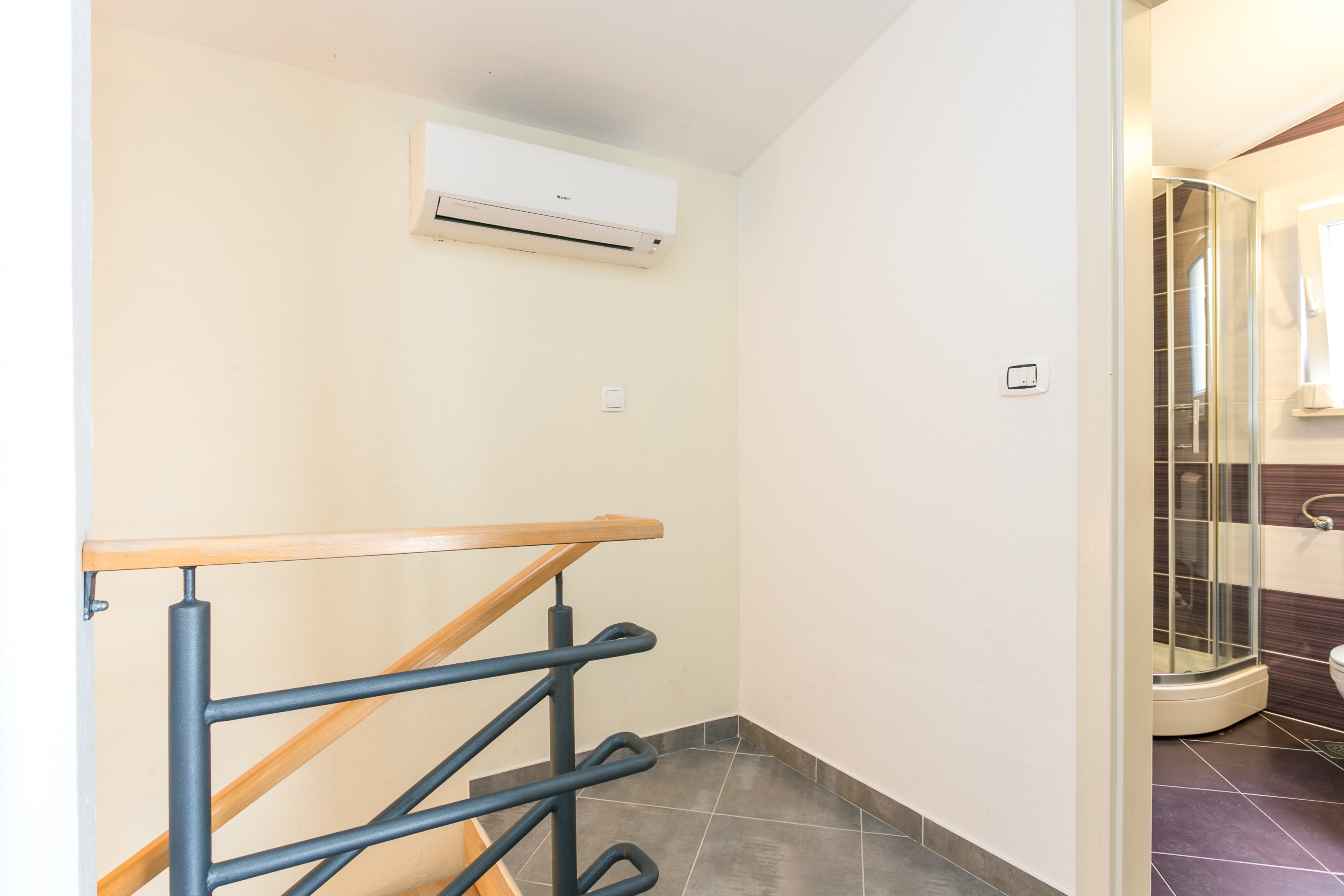 Two bedroom apartment near beach Podstrana, Split  A-a