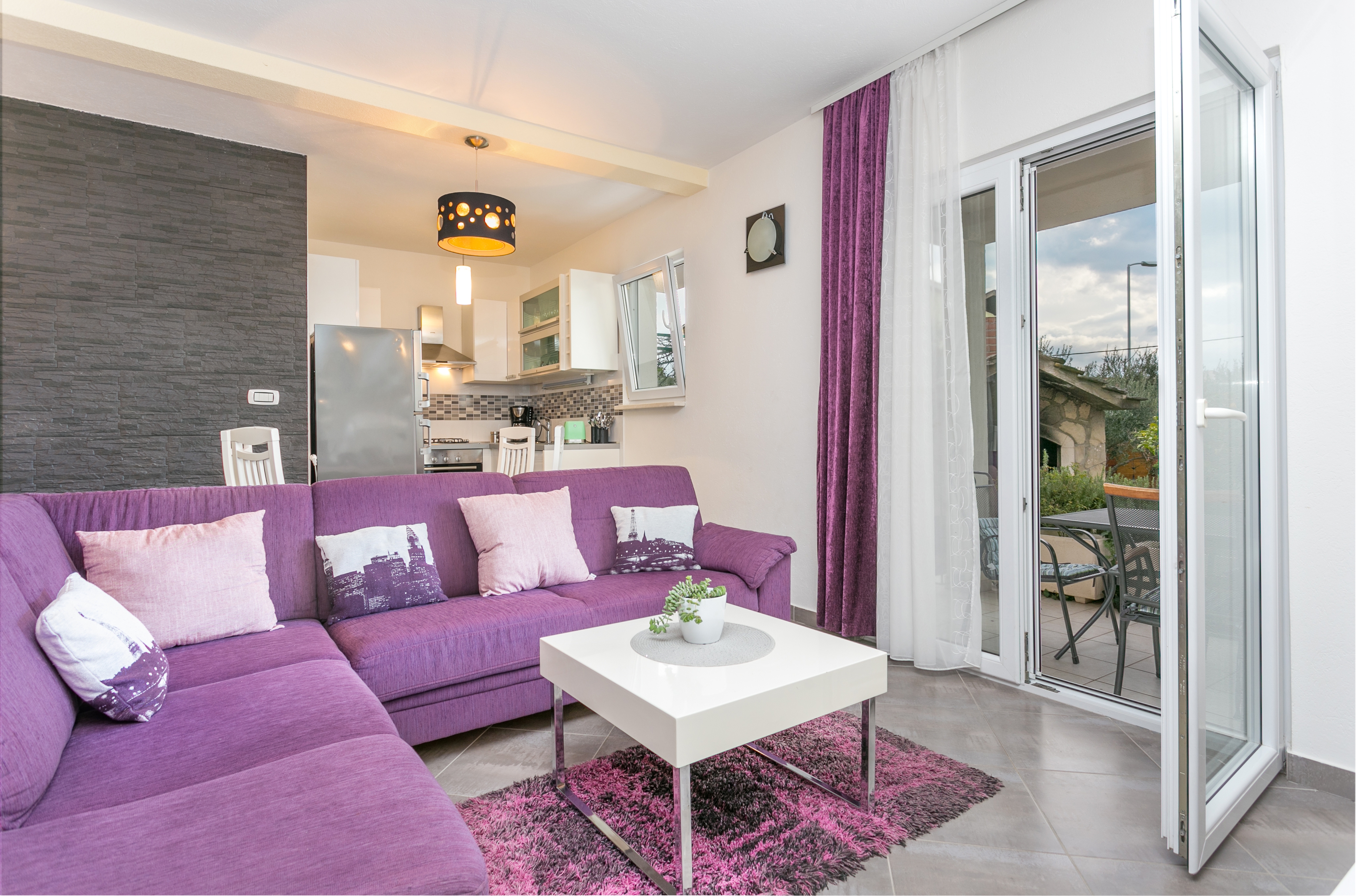 Two bedroom apartment near beach Podstrana, Split  A-a
