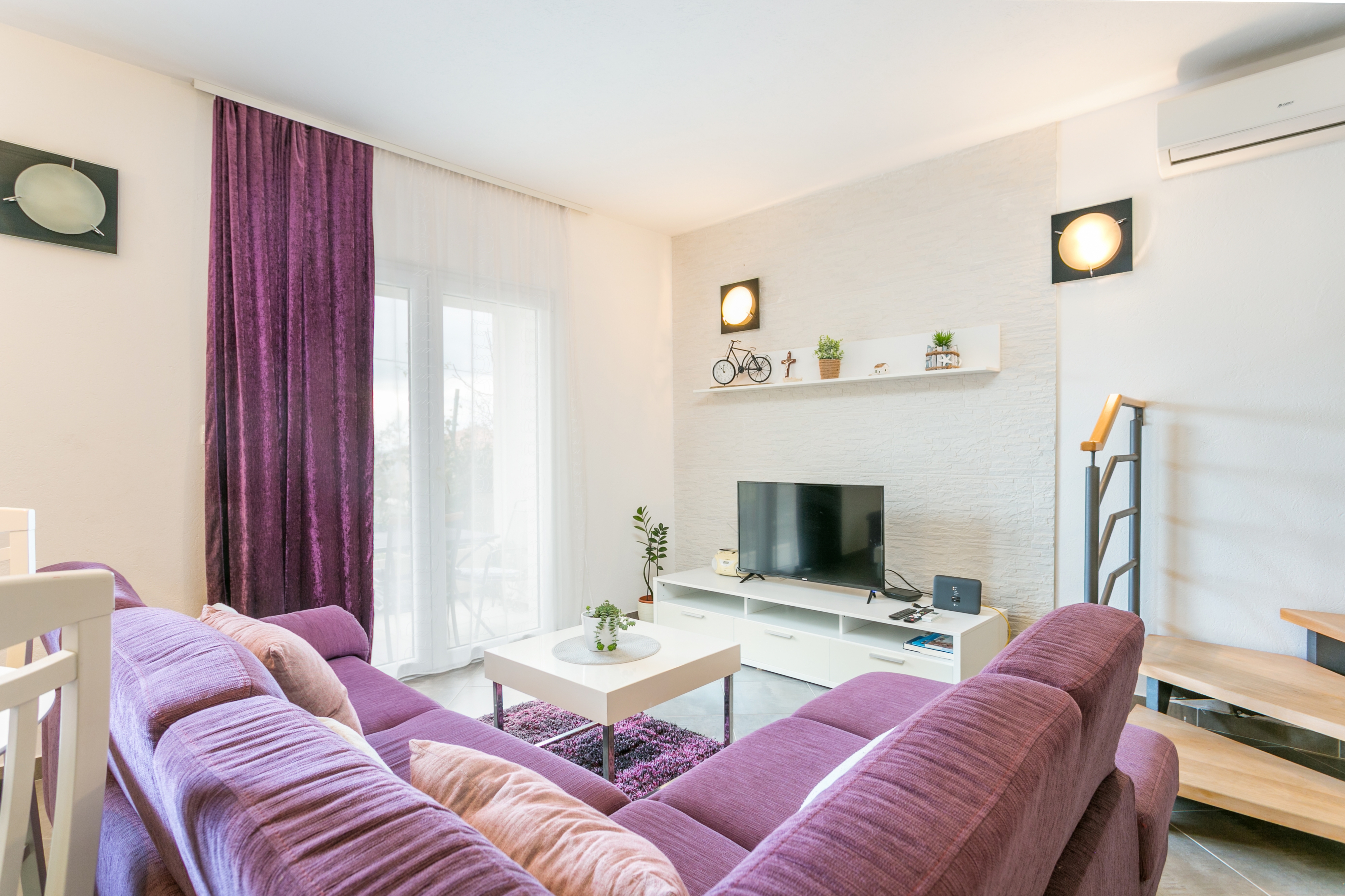 Two bedroom apartment near beach Podstrana, Split  A-a
