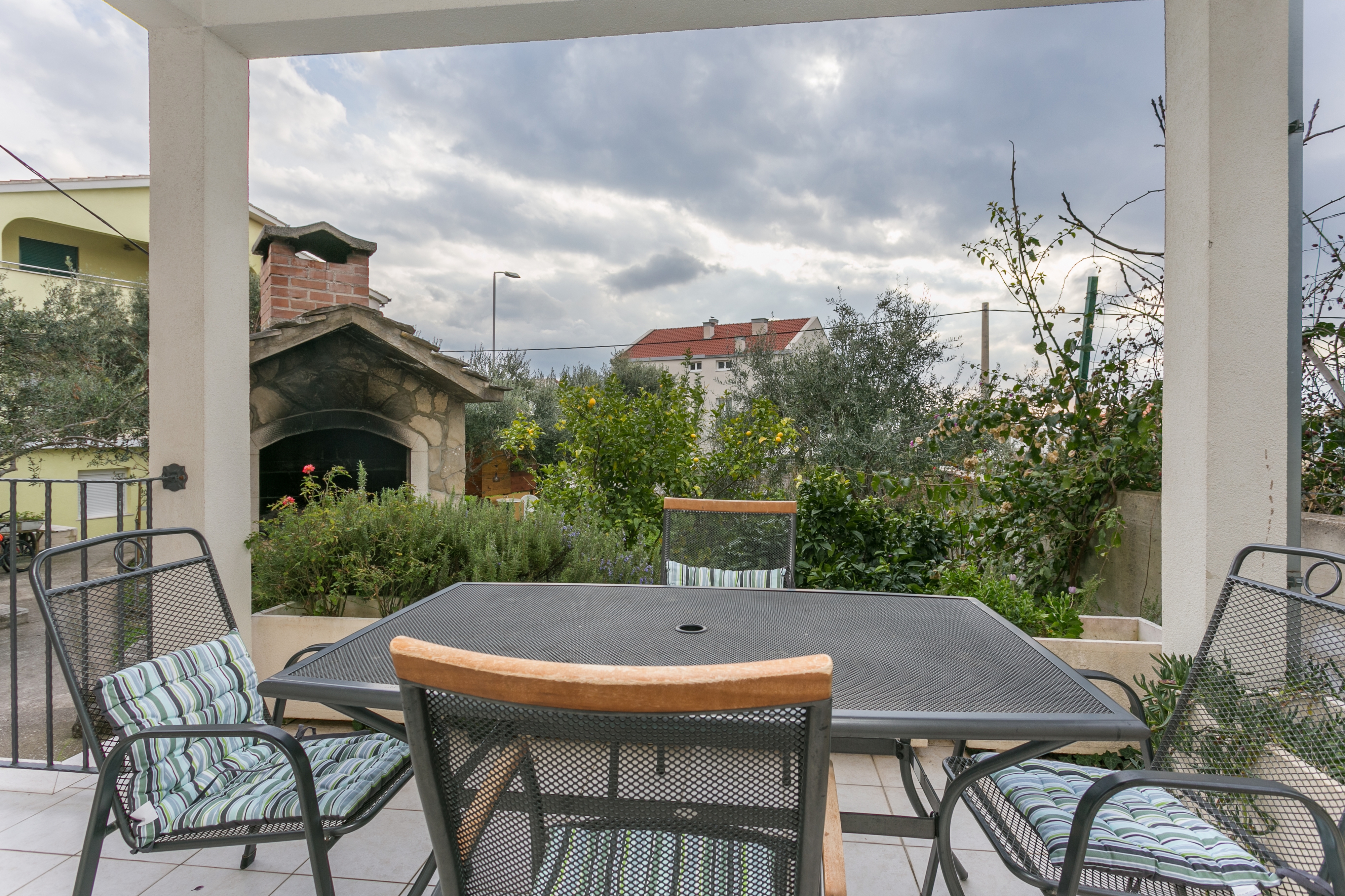 Two bedroom apartment near beach Podstrana, Split  A-a