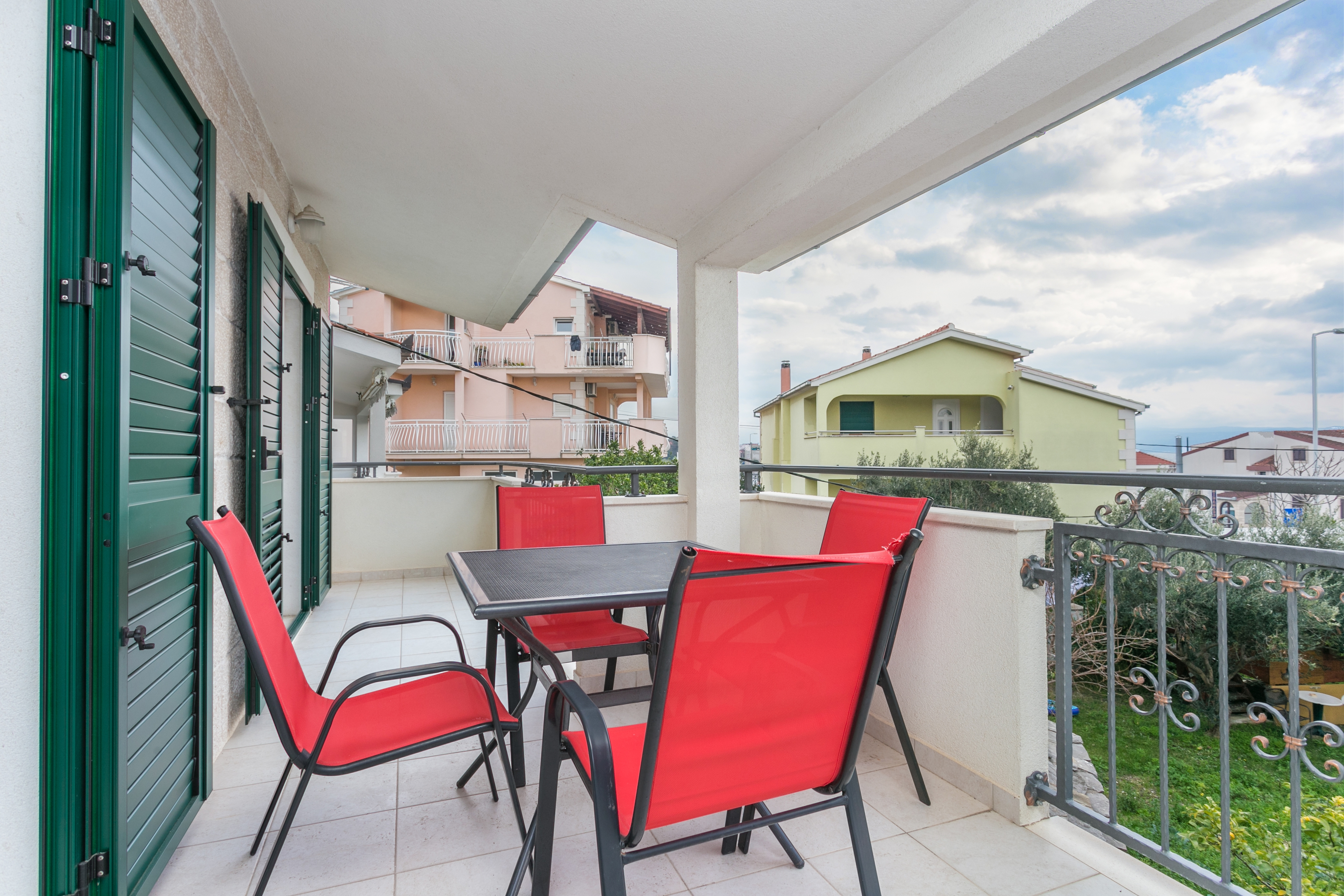 Two bedroom apartment near beach Podstrana, Split  A-a