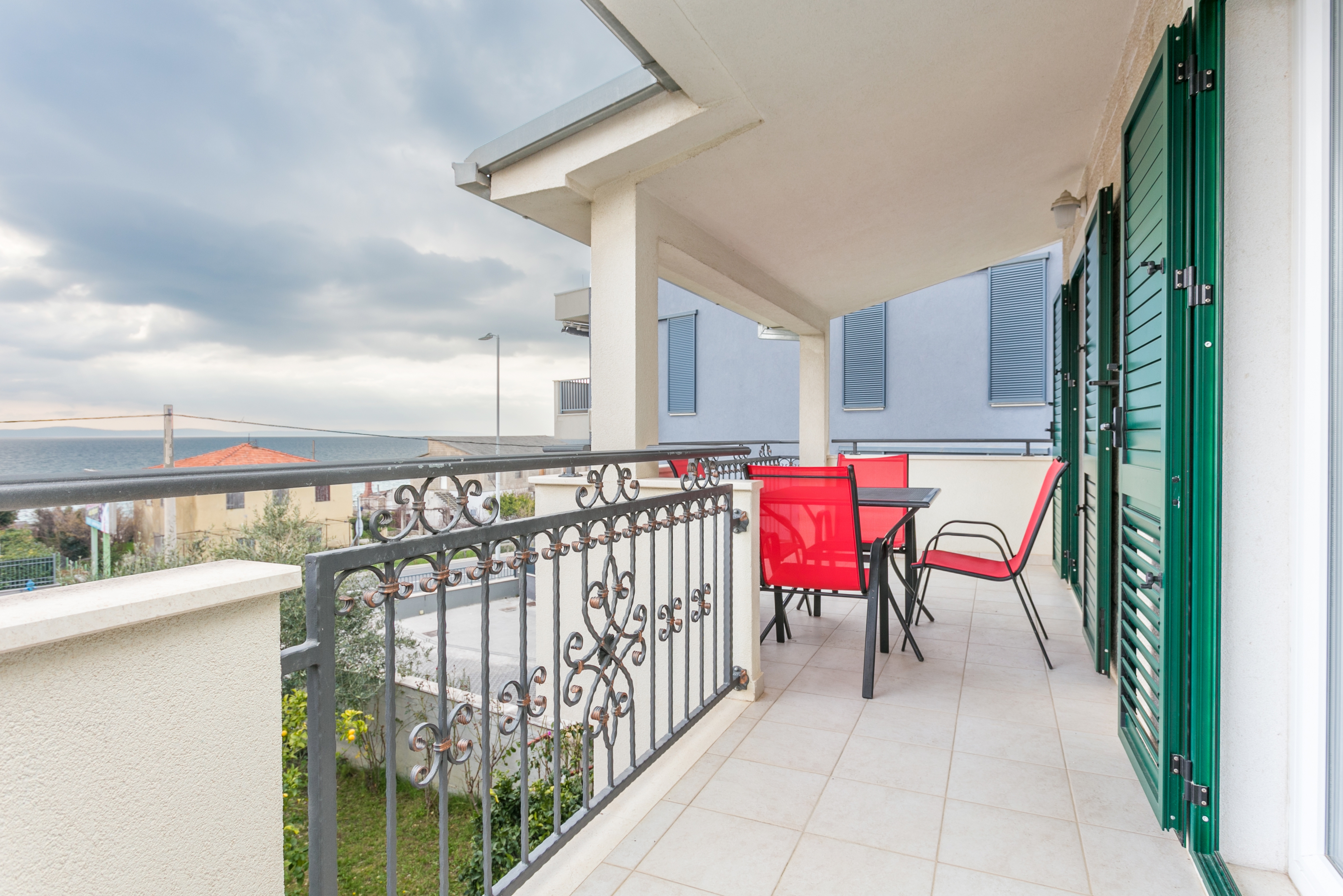 Two bedroom apartment near beach Podstrana, Split  A-a