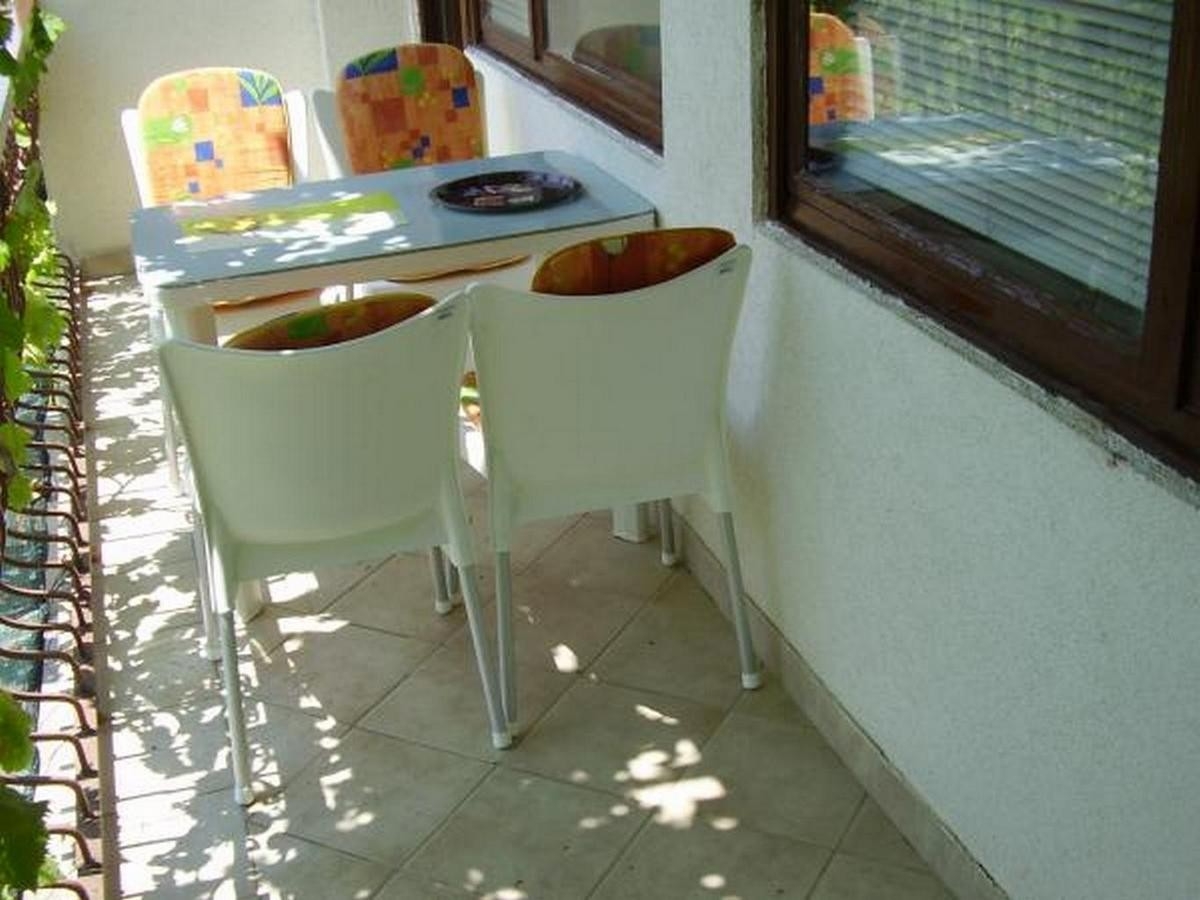 One bedroom apartment with balcony and sea view Kaštel Gomilica, Kaštela  A-a