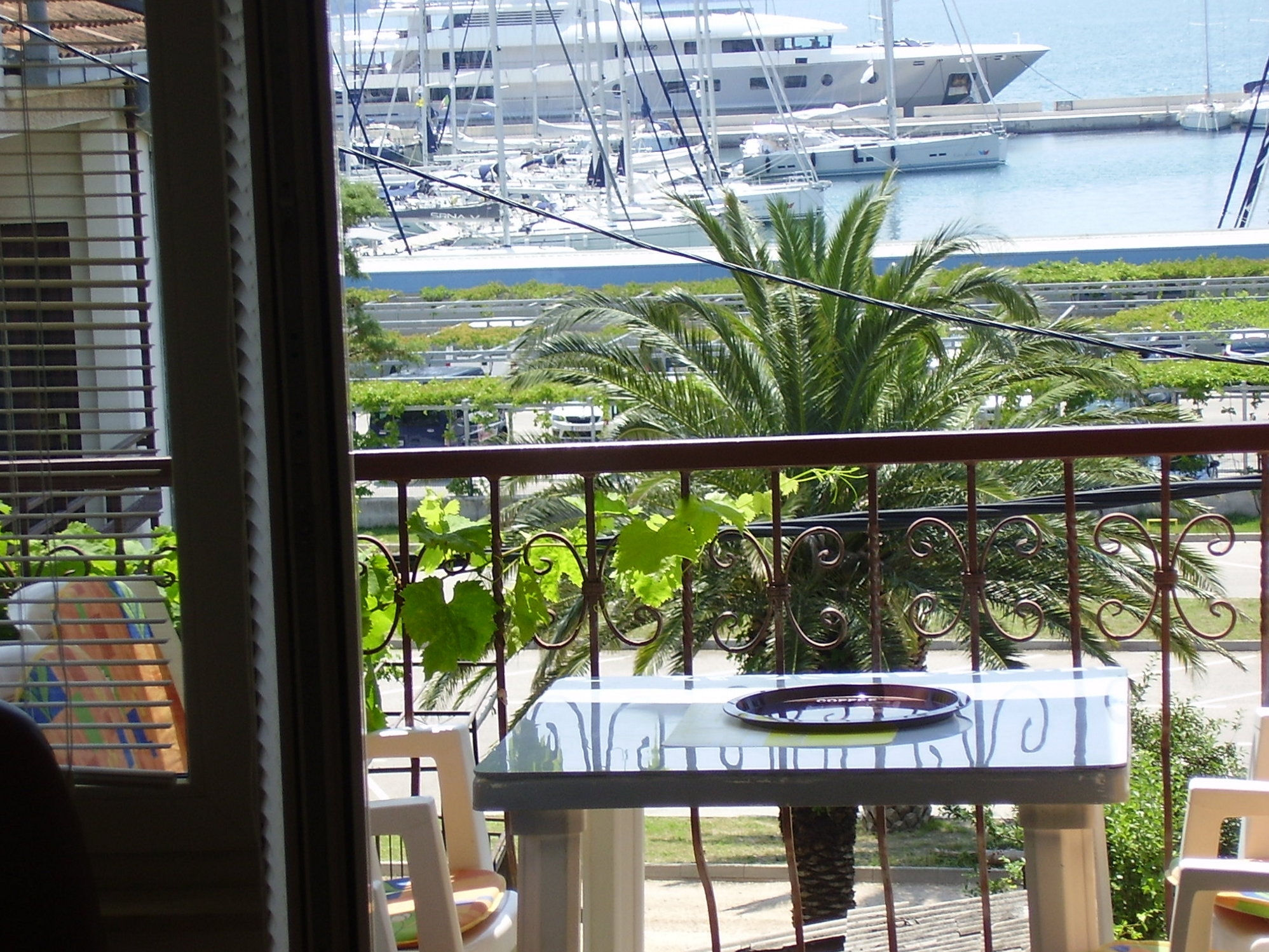 Jednosobni apartman s balkonom i pogledom na more Kaštel Gomilica, Kaštela  A-a