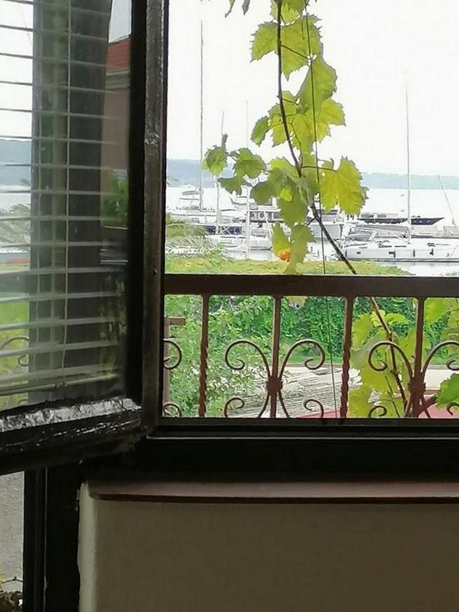 One bedroom apartment with balcony and sea view Kaštel Gomilica, Kaštela  A-a