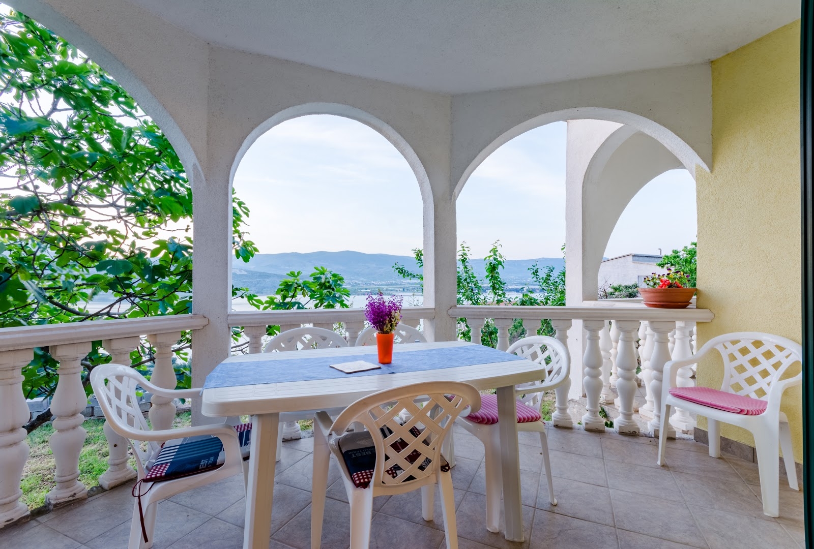 Three bedroom apartment with terrace and sea view Mastrinka, Čiovo  A-a