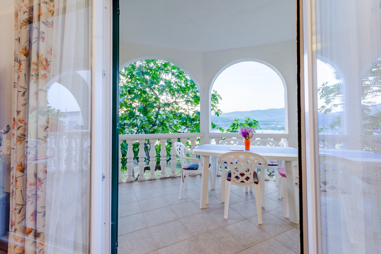 Three bedroom apartment with terrace and sea view Mastrinka, Čiovo  A-a