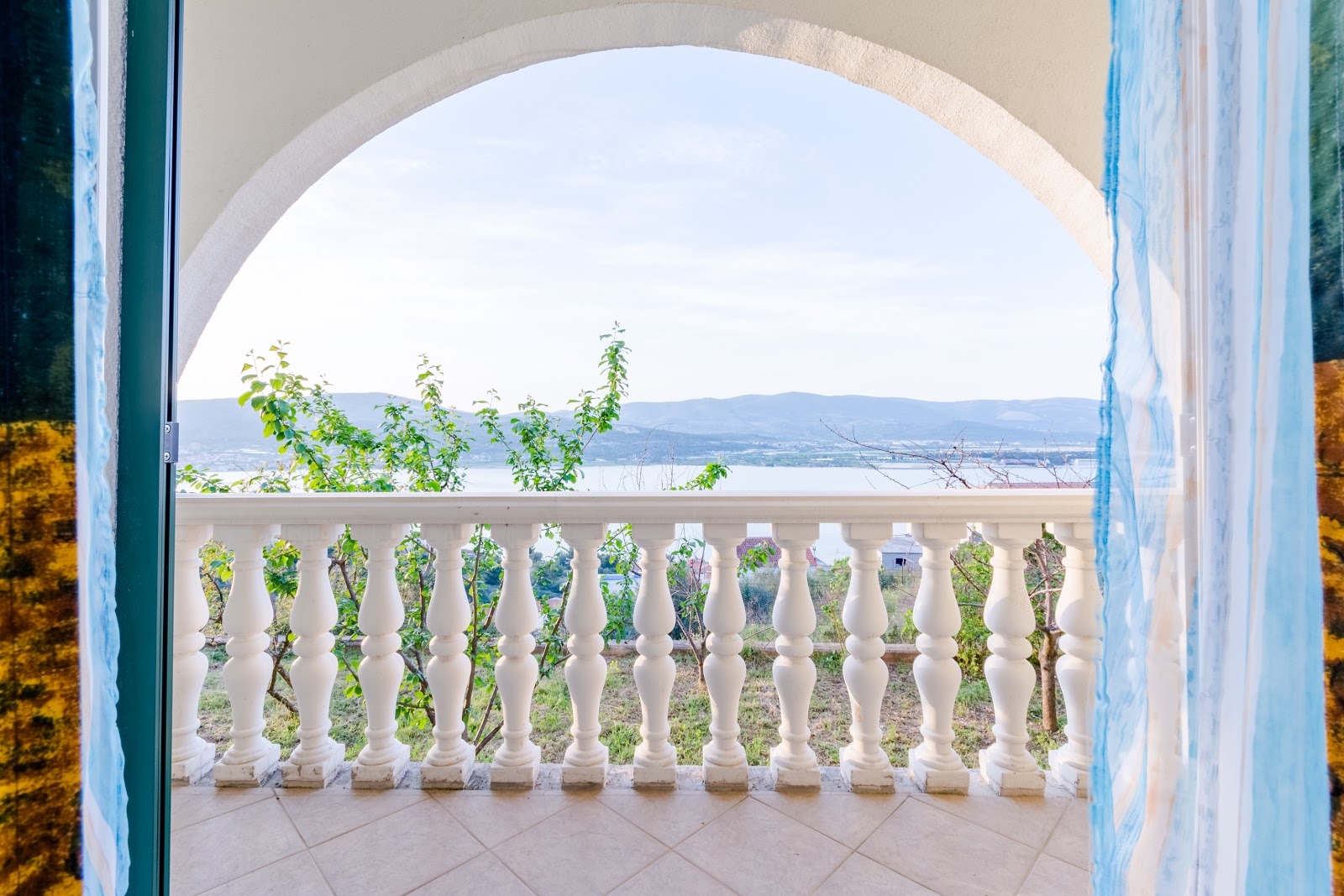 Three bedroom apartment with terrace and sea view Mastrinka, Čiovo  A-a