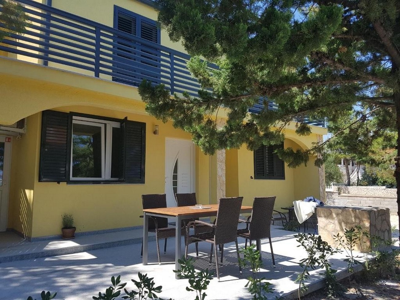 One bedroom apartment with terrace Vir - Torovi - Vir - Pedinka, Vir (A-22373-b)