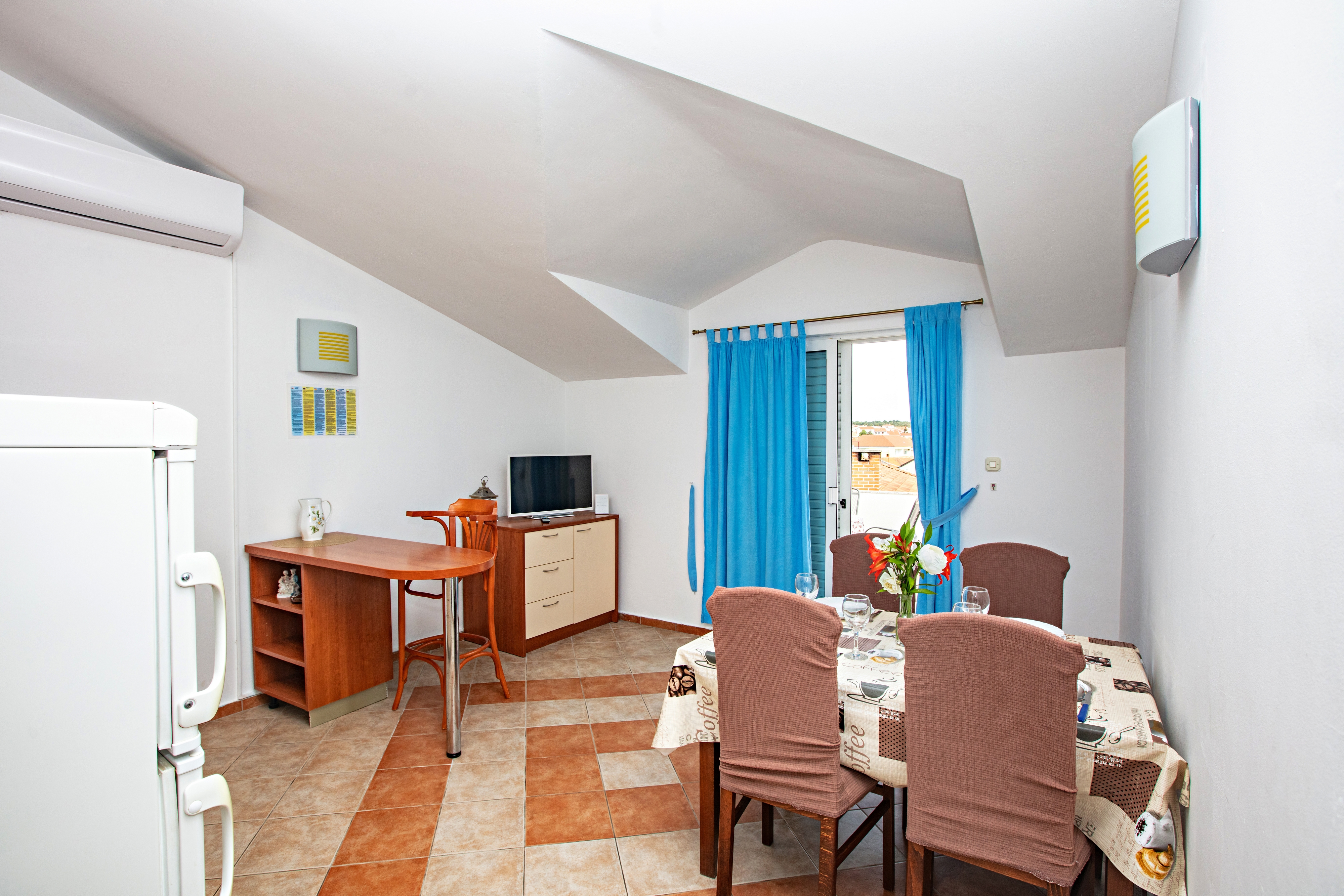 Two bedroom apartment with terrace Pakoštane, Biograd (A-22375-j)