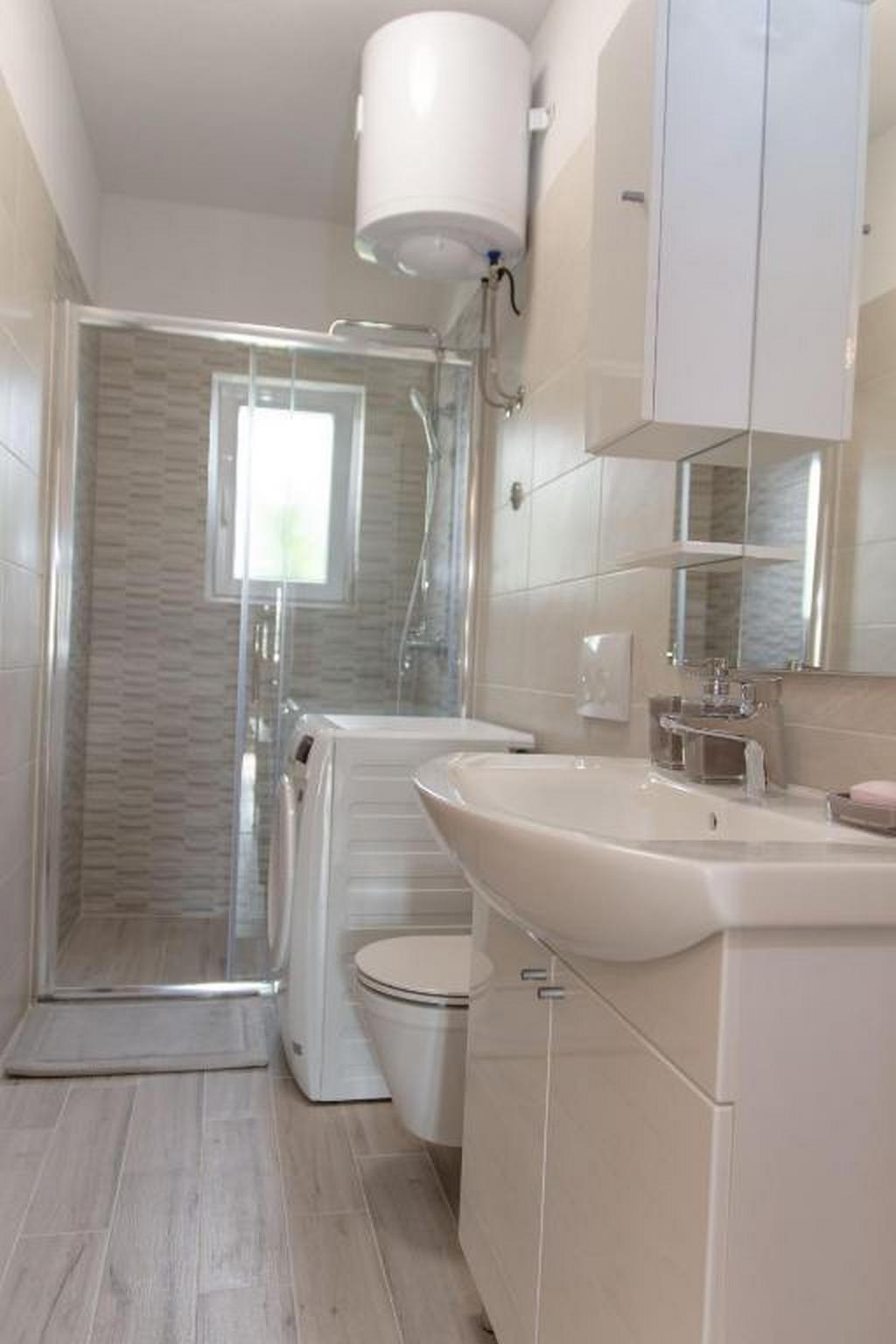One bedroom apartment with balcony and sea view Kaštel Novi, Kaštela  A-a