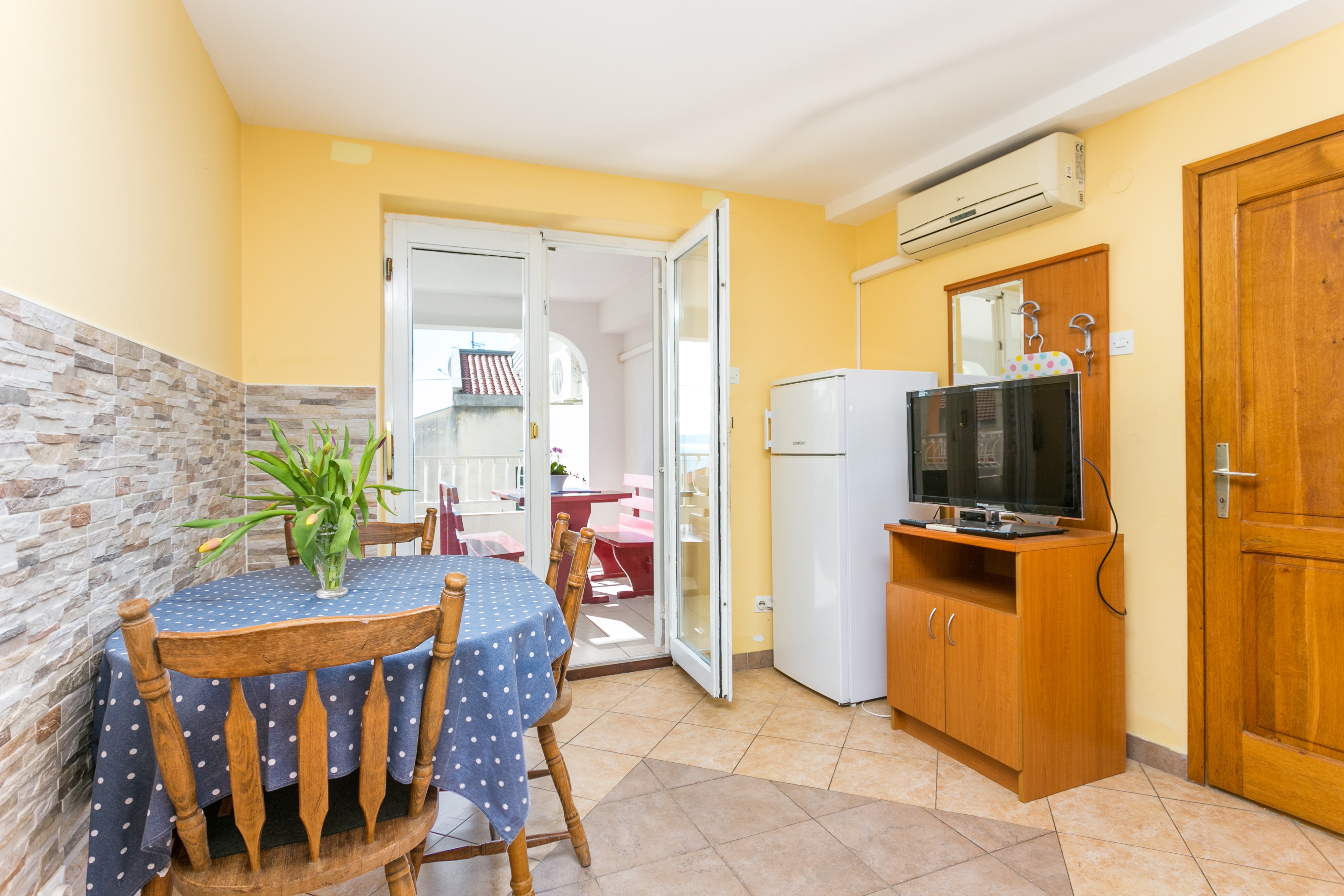 Two bedroom apartment with terrace and sea view Tučepi, Makarska (A-22384-b)