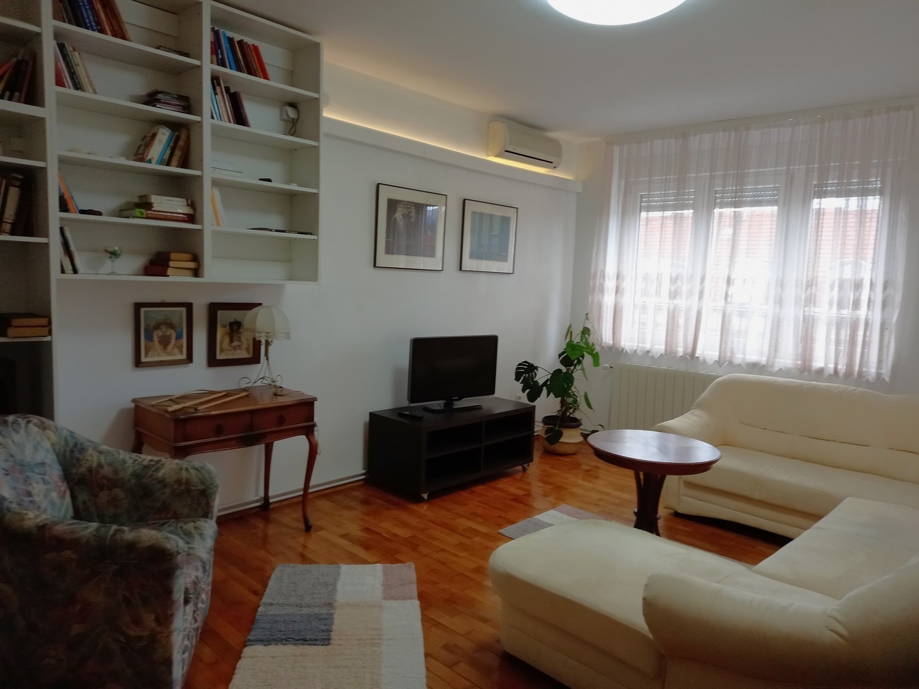 Two bedroom apartment with air-conditioning Zagreb (A-22385-a)