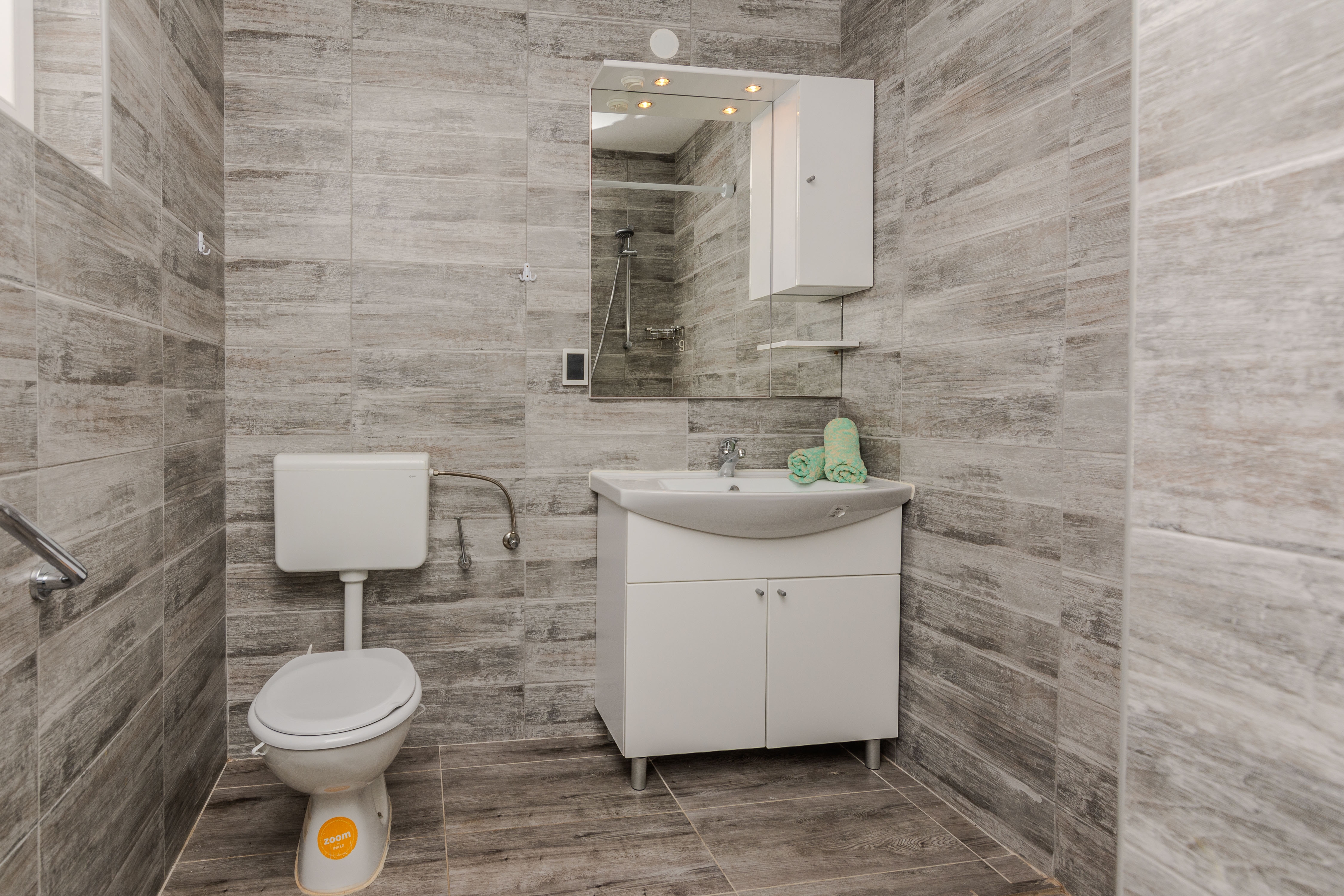 Two bedroom house with terrace Vir  K
