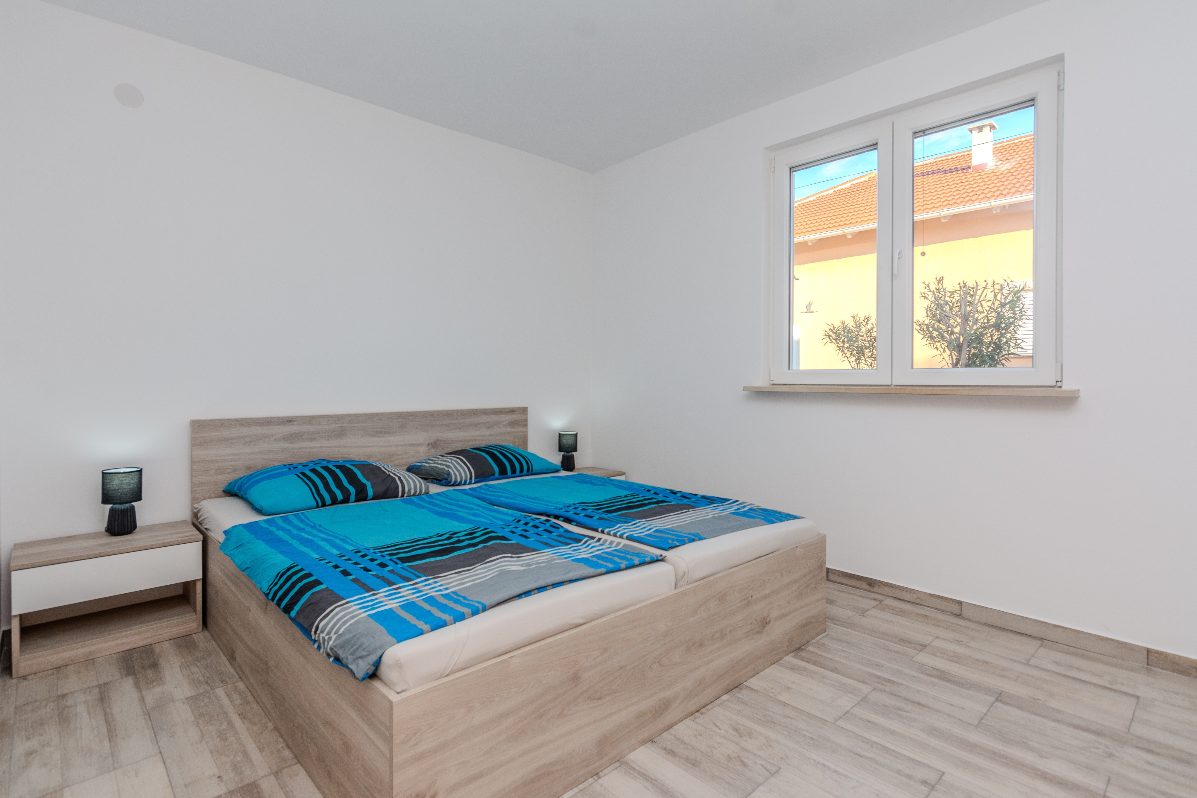Two bedroom house with terrace Vir  K