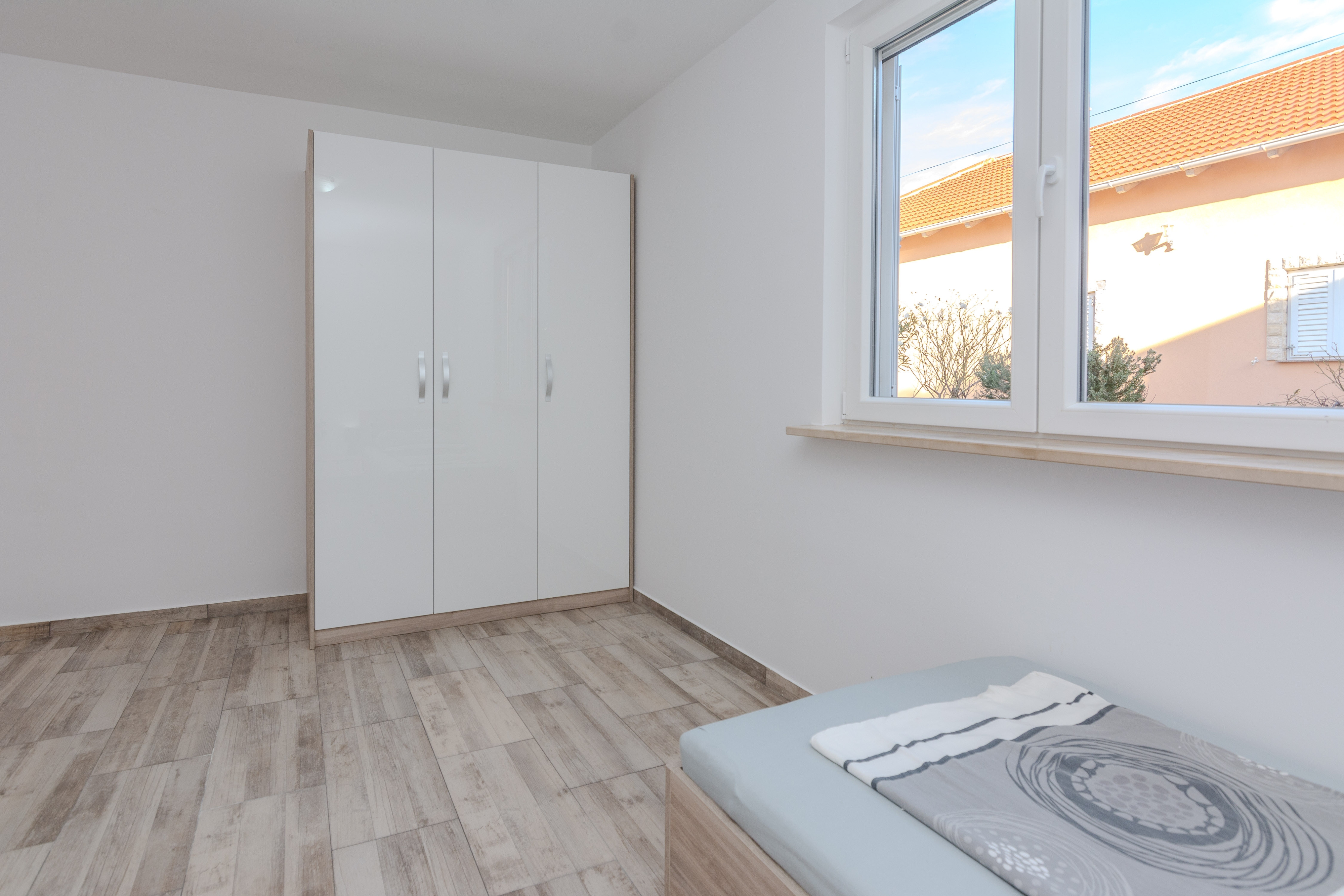 Two bedroom house with terrace Vir  K