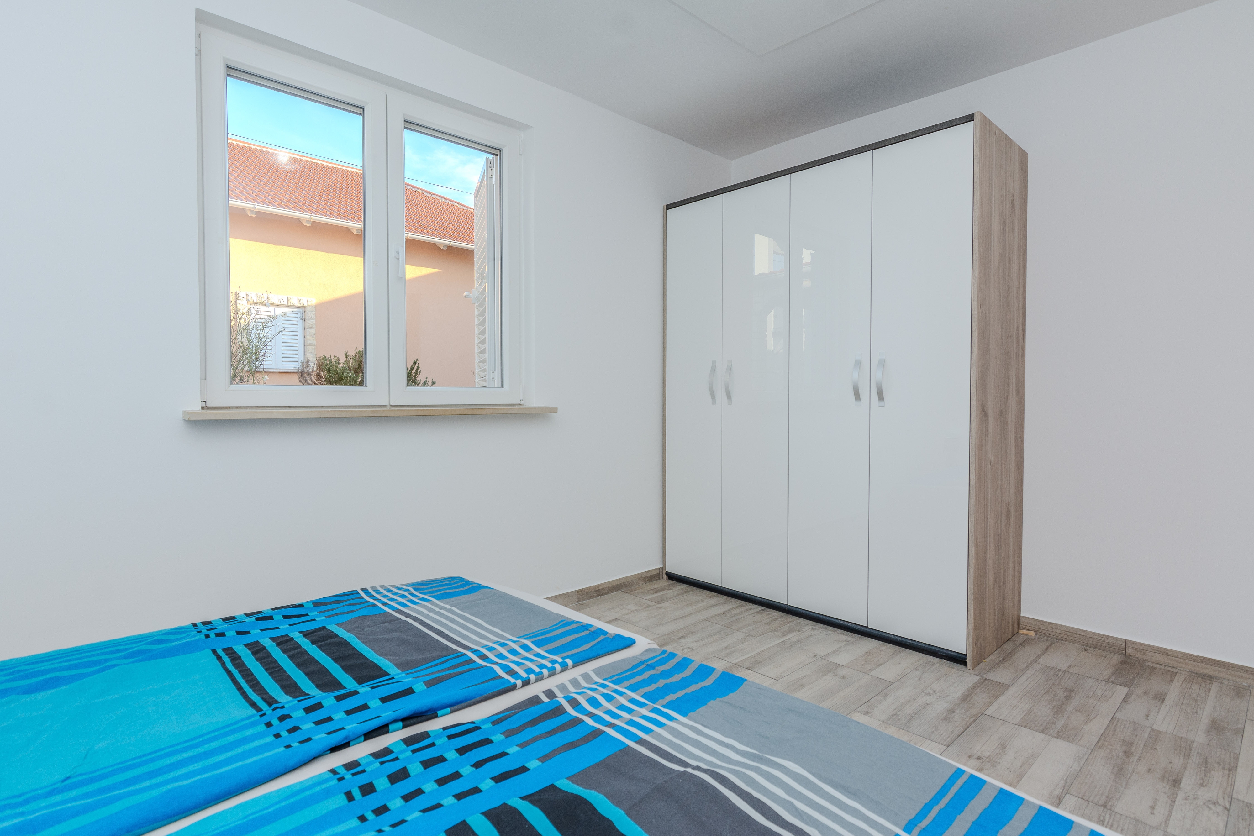 Two bedroom house with terrace Vir  K