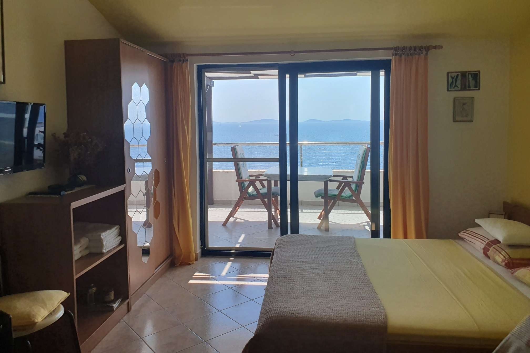 Studio flat near beach Murter (AS-22397-c)