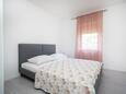 Ložnice 1 Povljana, Ložnice 1 v ubytování typu apartment, domácí mazlíčci povoleni a WiFi.