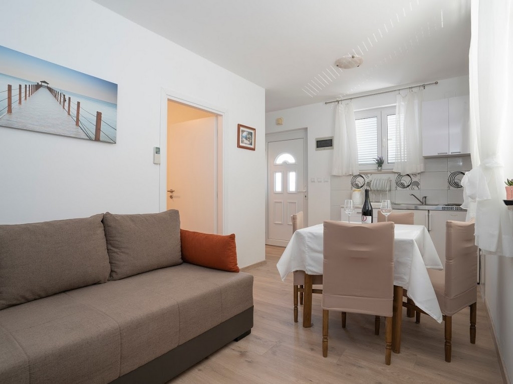 One bedroom apartment with terrace Sveti Filip i Jakov, Biograd  A-a