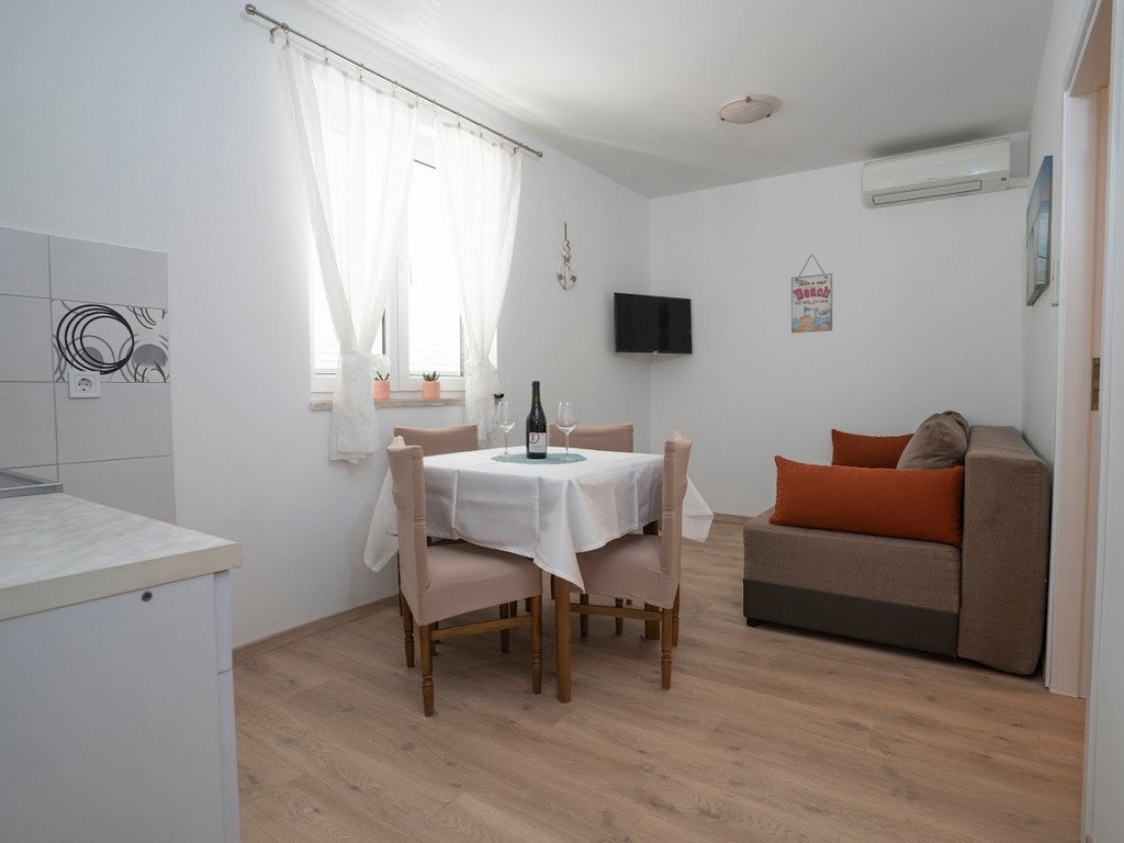 One bedroom apartment with terrace Sveti Filip i Jakov, Biograd  A-a