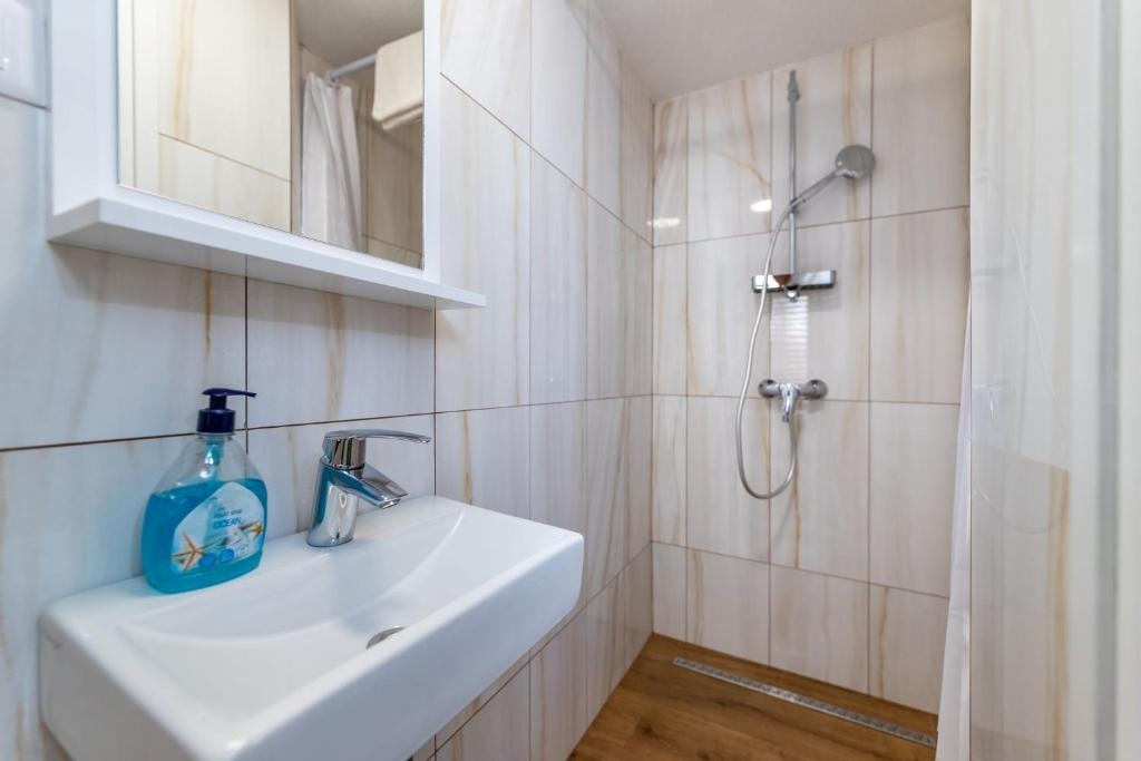 One bedroom apartment with air-conditioning Baška, Krk  A-a
