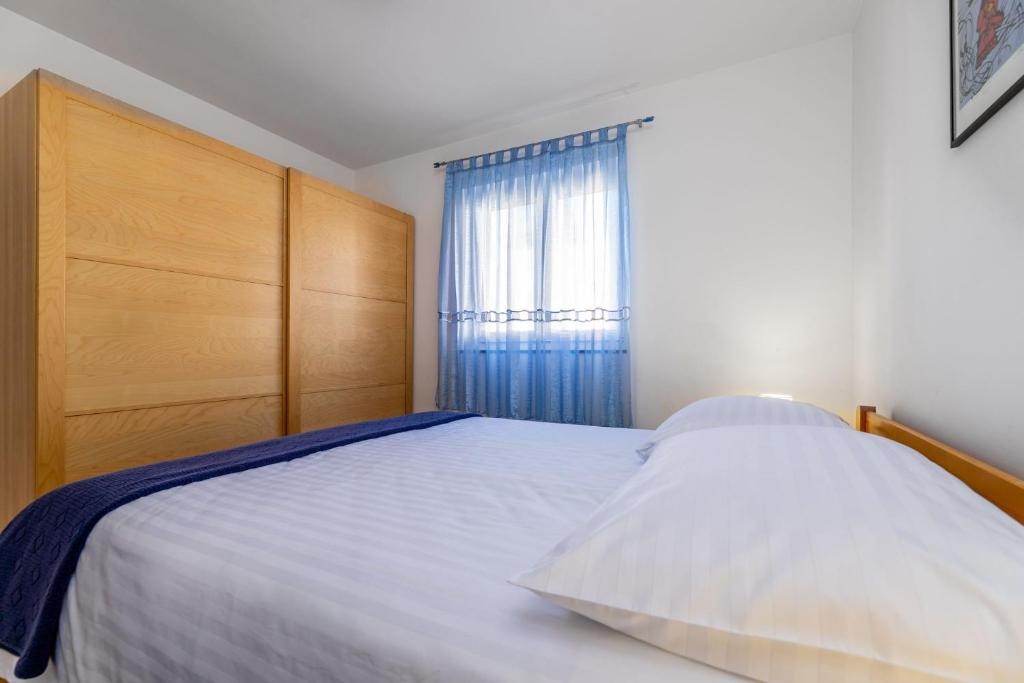 Two bedroom apartment with terrace Baška, Krk  A-a