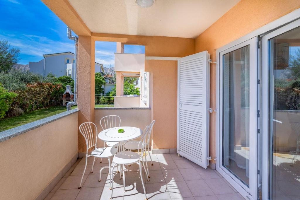 Two bedroom apartment with terrace Baška, Krk  A-a