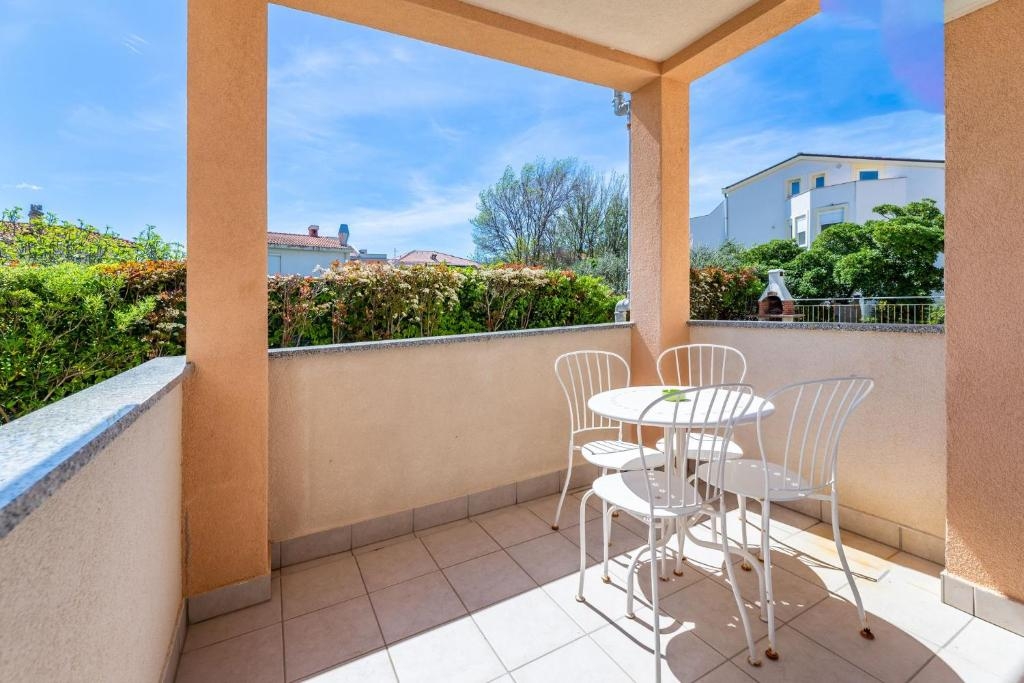 Two bedroom apartment with terrace Baška, Krk  A-a