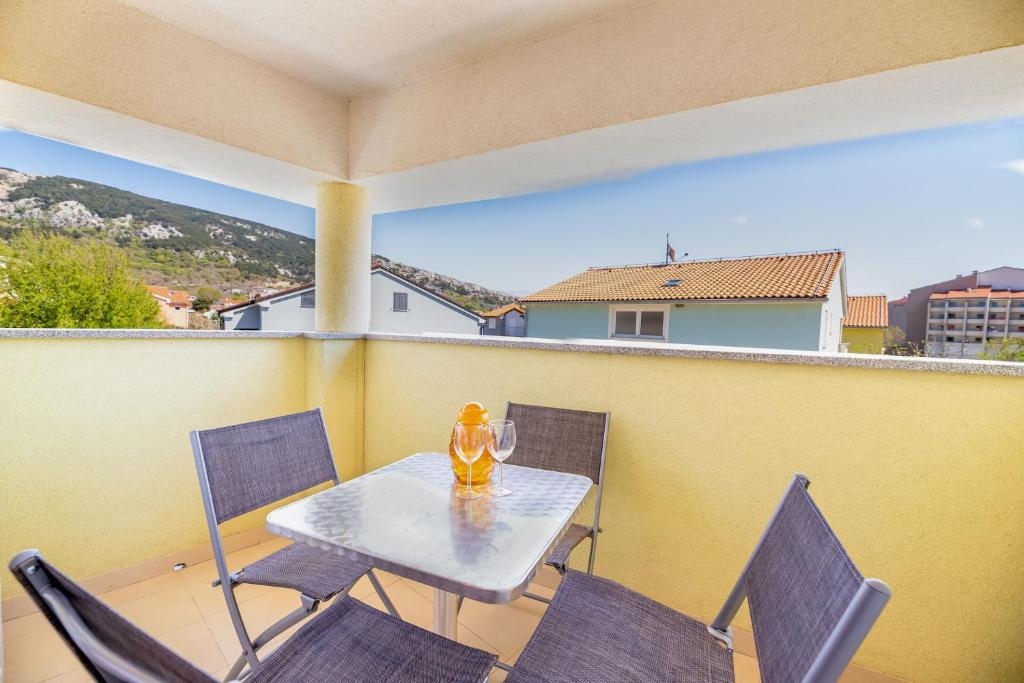 One bedroom apartment with balcony Baška, Krk  A-a