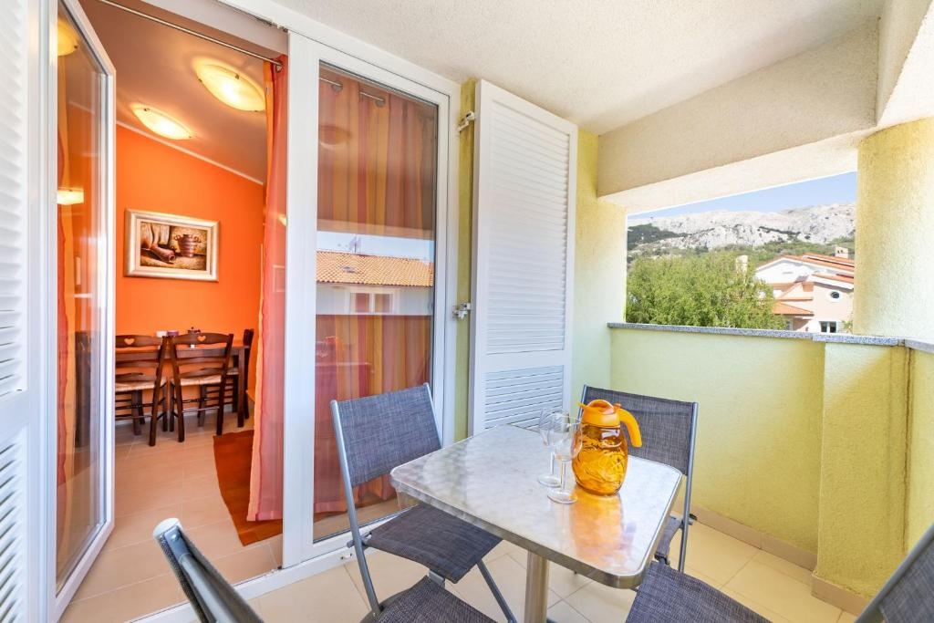 One bedroom apartment with balcony Baška, Krk (A-22411-a)