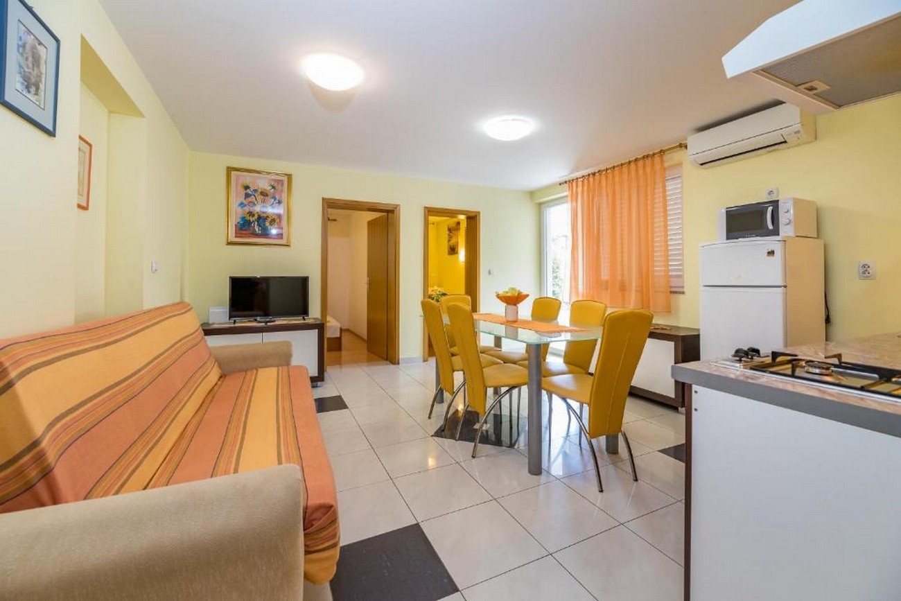 Two bedroom apartment with terrace Baška, Krk (A-22415-a)