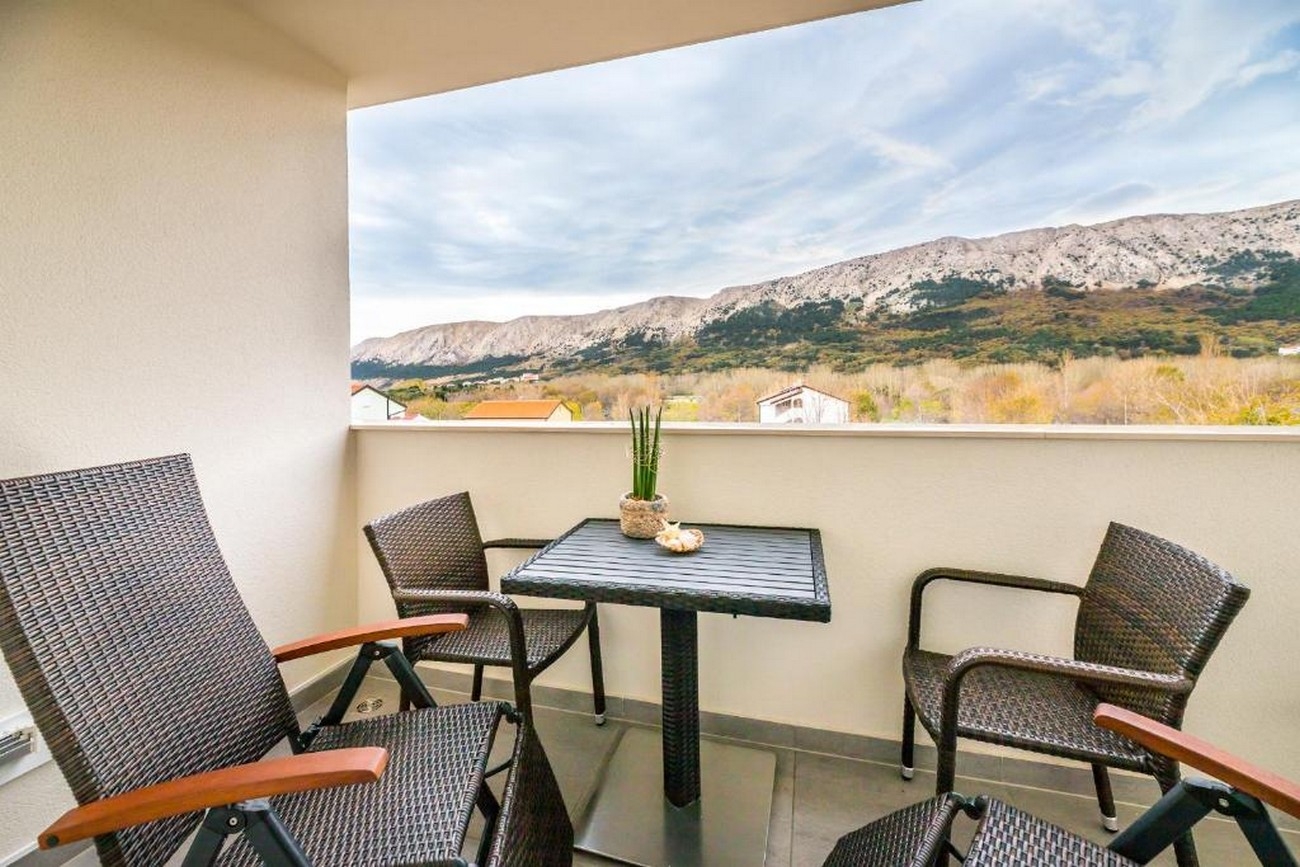 Two bedroom apartment with balcony and sea view Baška, Krk  A-a
