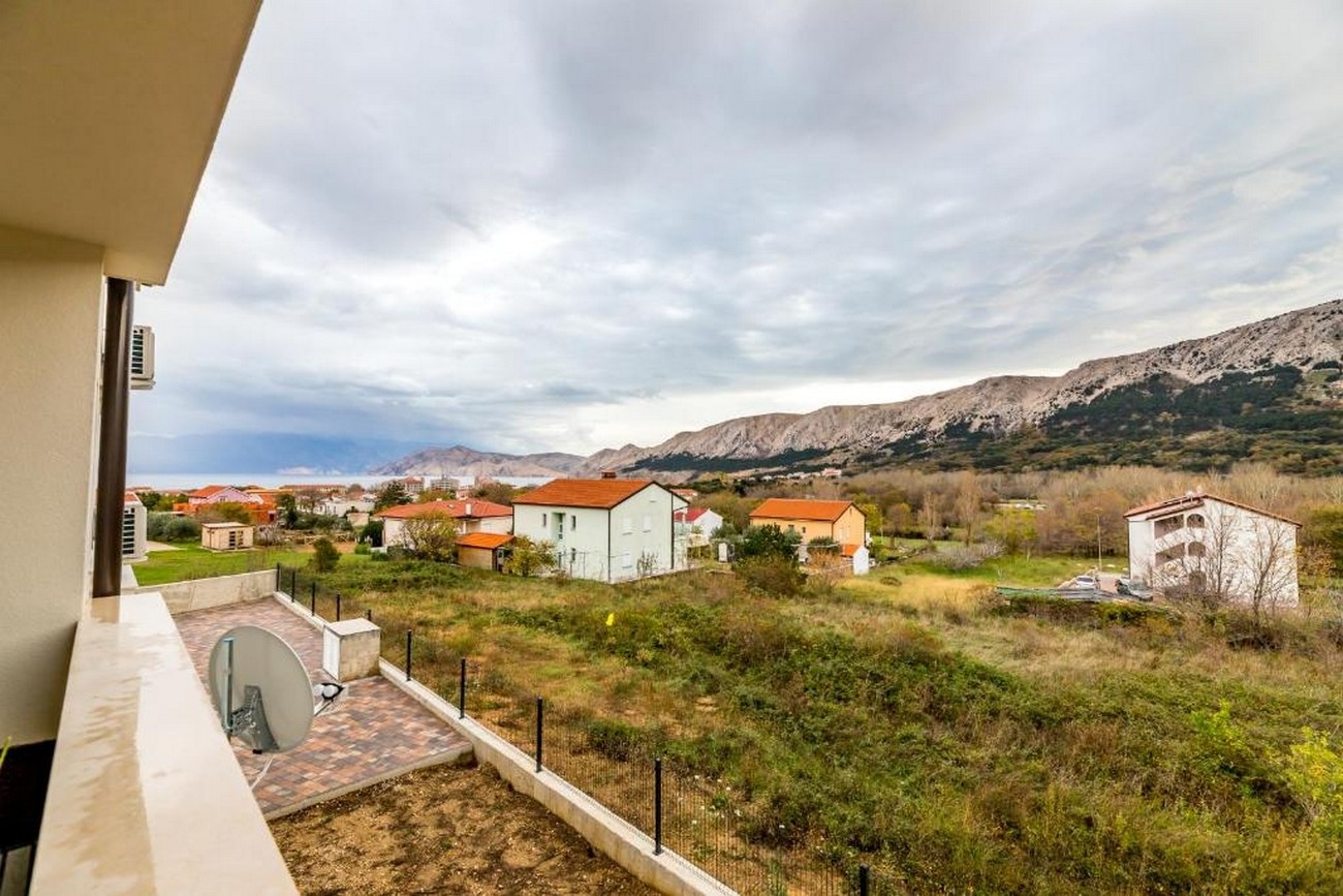 Two bedroom apartment with balcony and sea view Baška, Krk  A-a