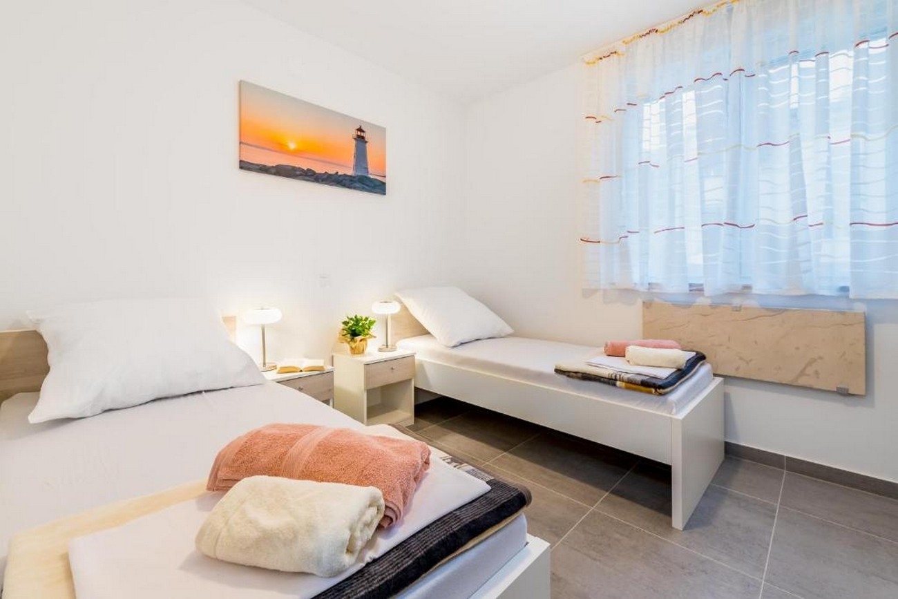 Two bedroom apartment with balcony and sea view Baška, Krk  A-a