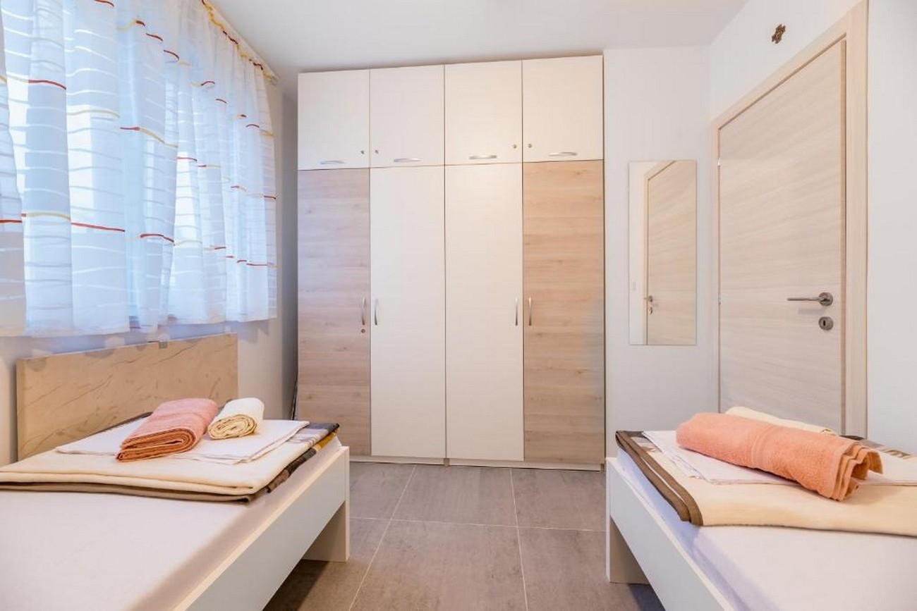 Two bedroom apartment with balcony and sea view Baška, Krk  A-a