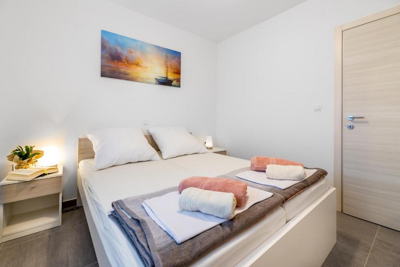 Two bedroom apartment with balcony and sea view Baška, Krk  A-a