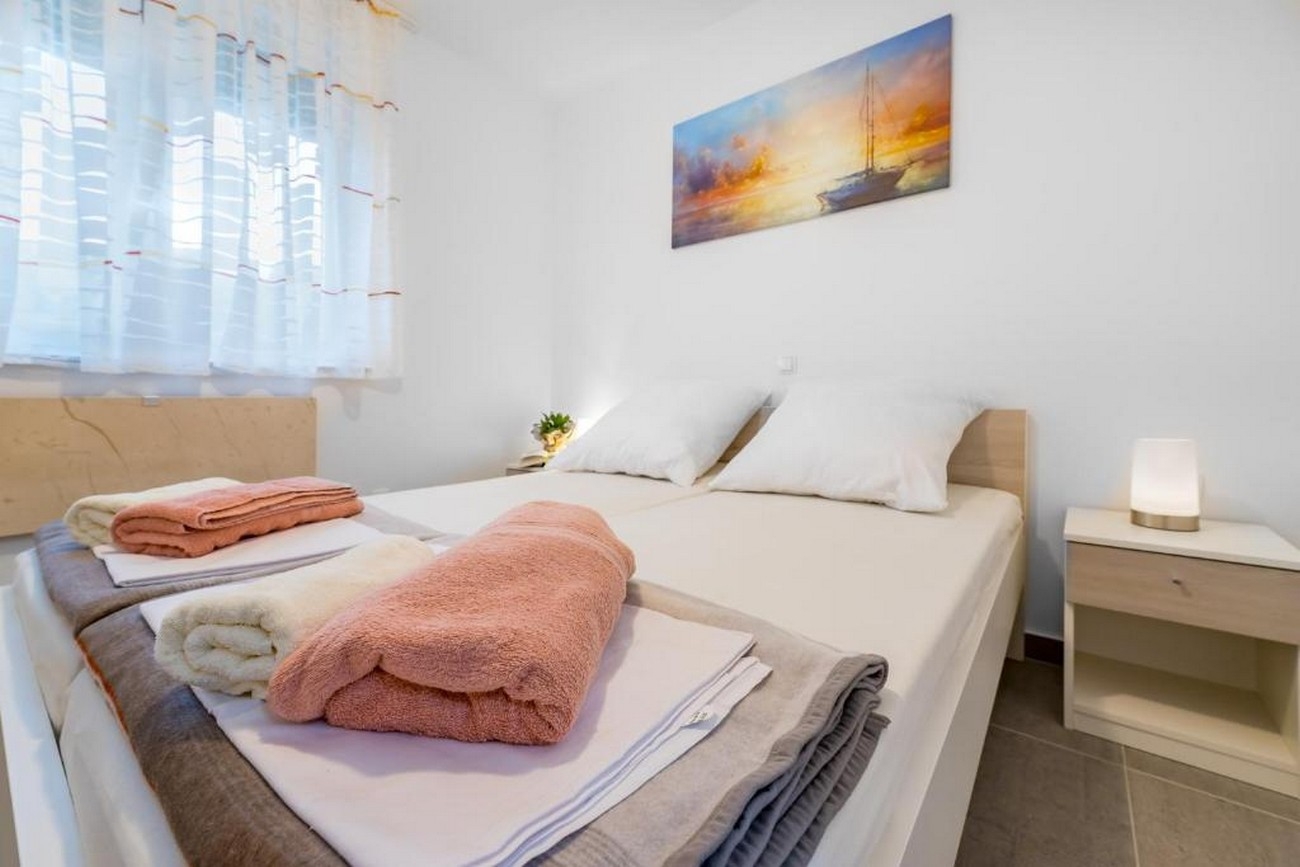 Two bedroom apartment with balcony and sea view Baška, Krk  A-a
