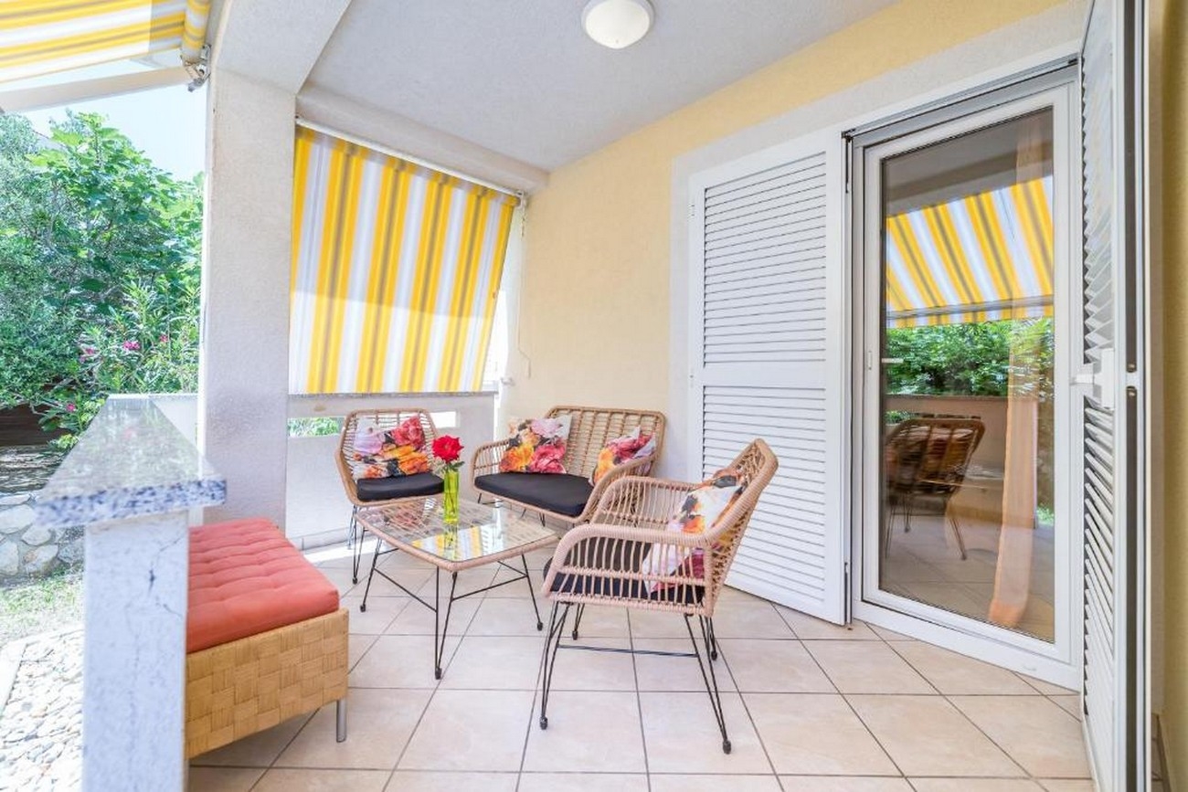 Two bedroom apartment with terrace Baška, Krk  A-a